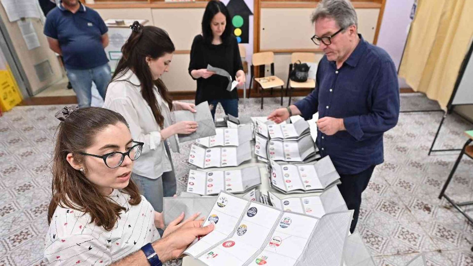 In Italia l'affluenza più bassa nella storia repubblicana. Calo nell'Ue