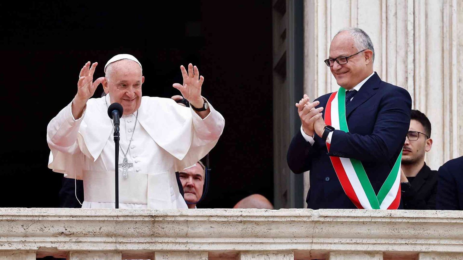 Il Papa in Campidoglio: «Per il Giubileo Roma sia accogliente»