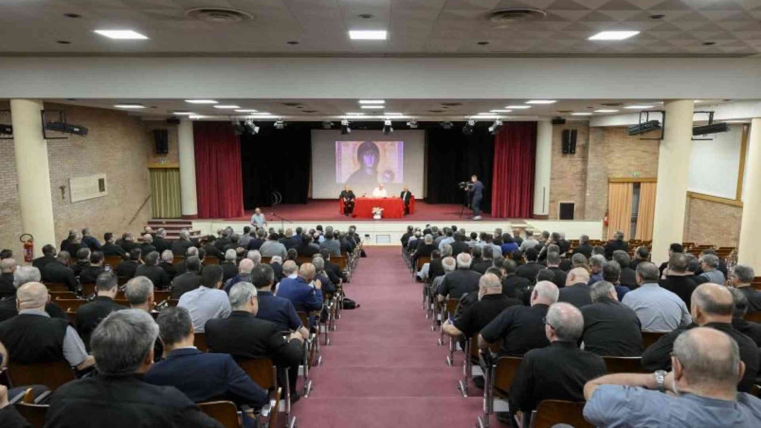 Giubileo e seminaristi gay, l'incontro del Papa con i sacerdoti romani