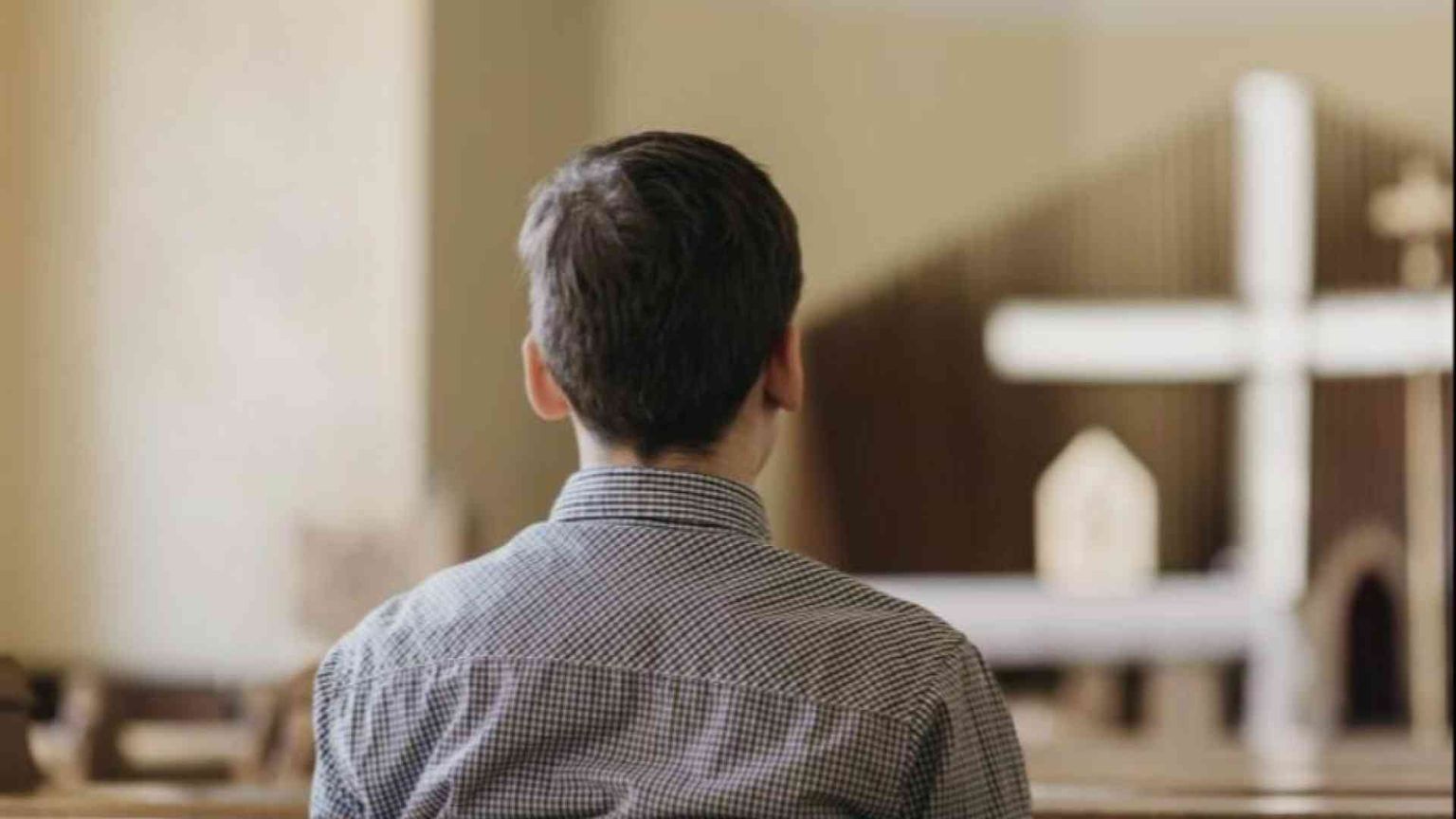 Cosa ci dice di noi (e di Dio) la Via Crucis di un giovane gay