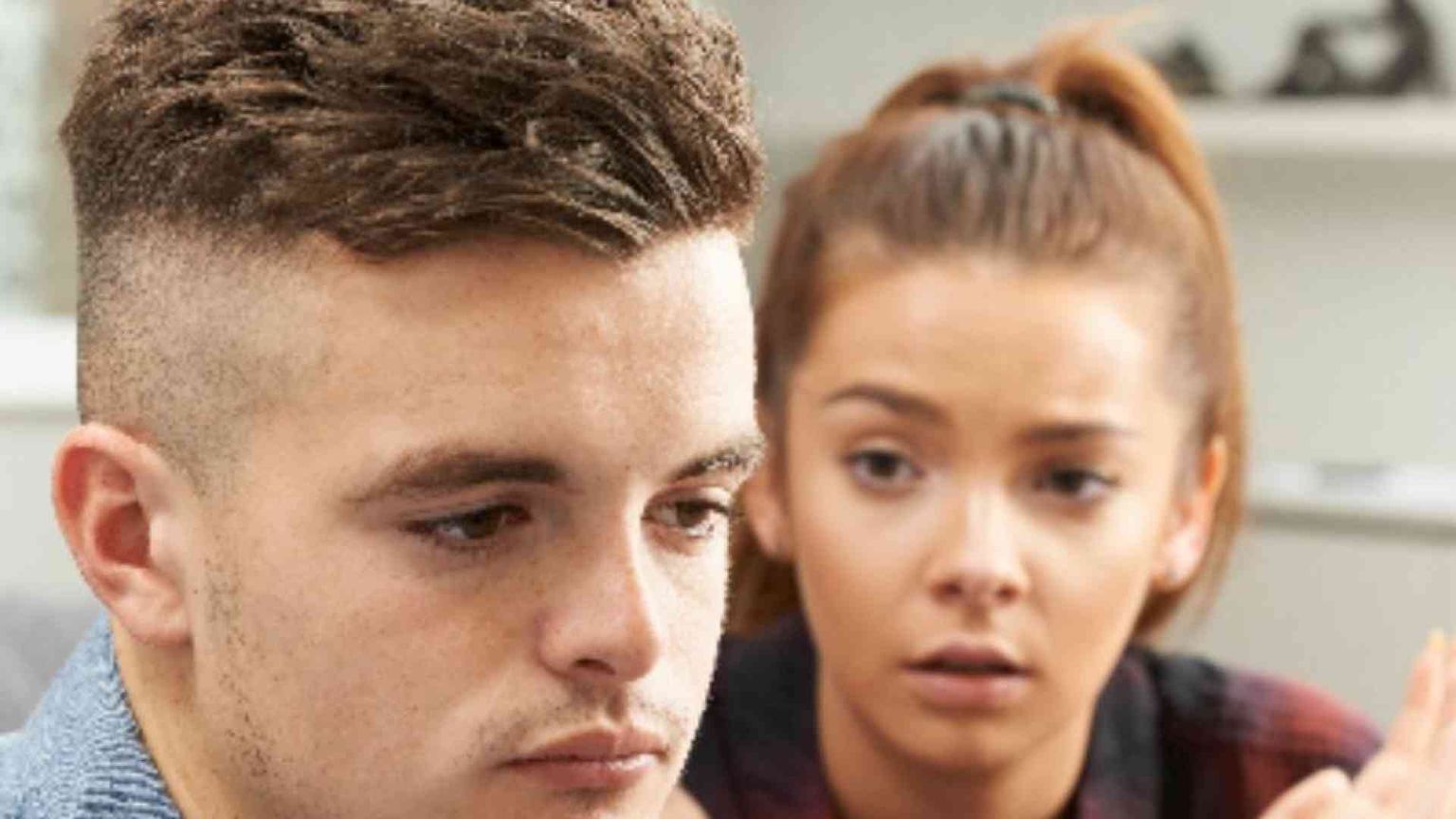 «I silenzi degli adolescenti di fronte a genitori iper-protettivi»