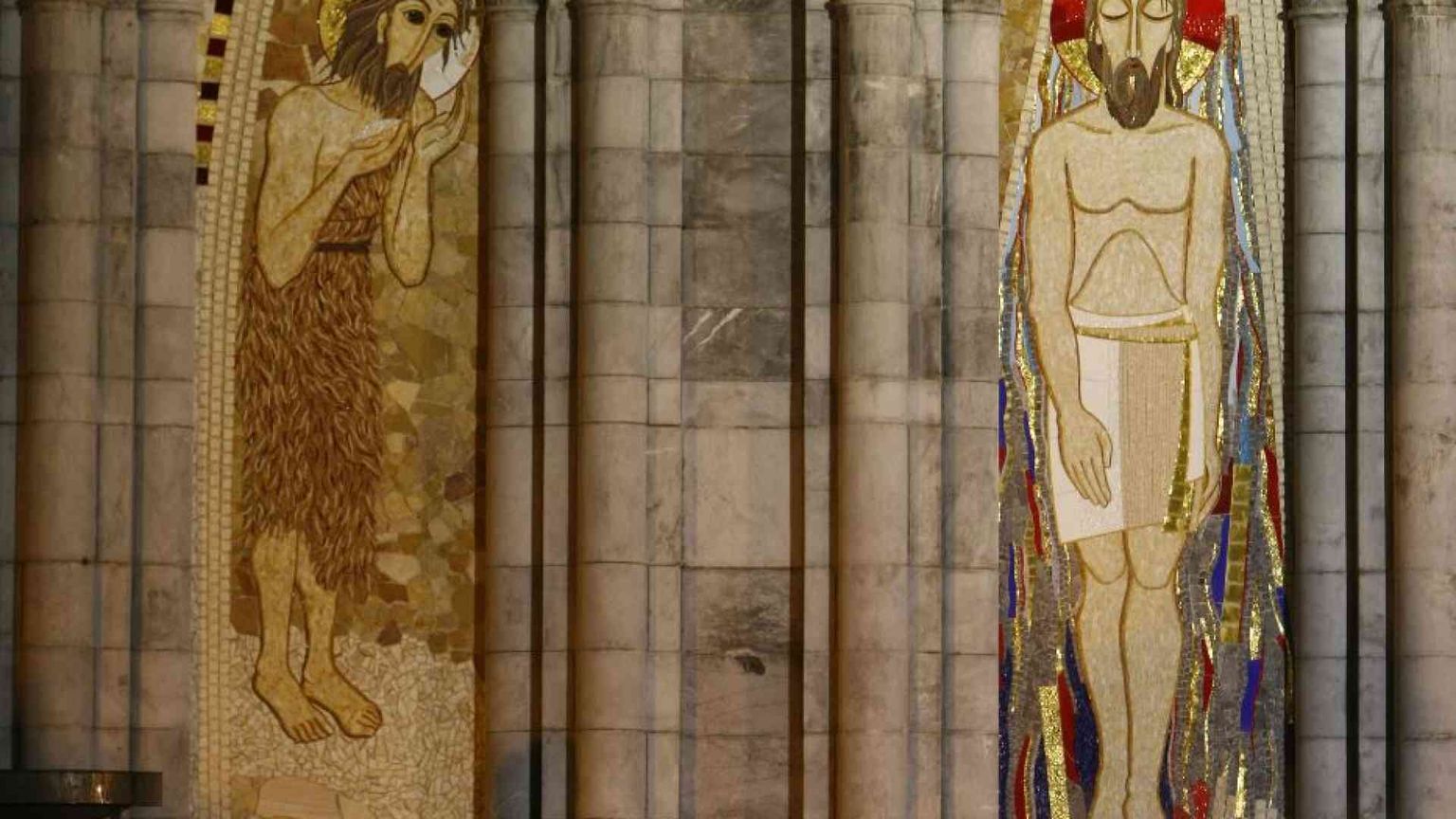 Il vescovo di Lourdes favorevole a rimuovere i mosaici di Rupnik. Ma non ora