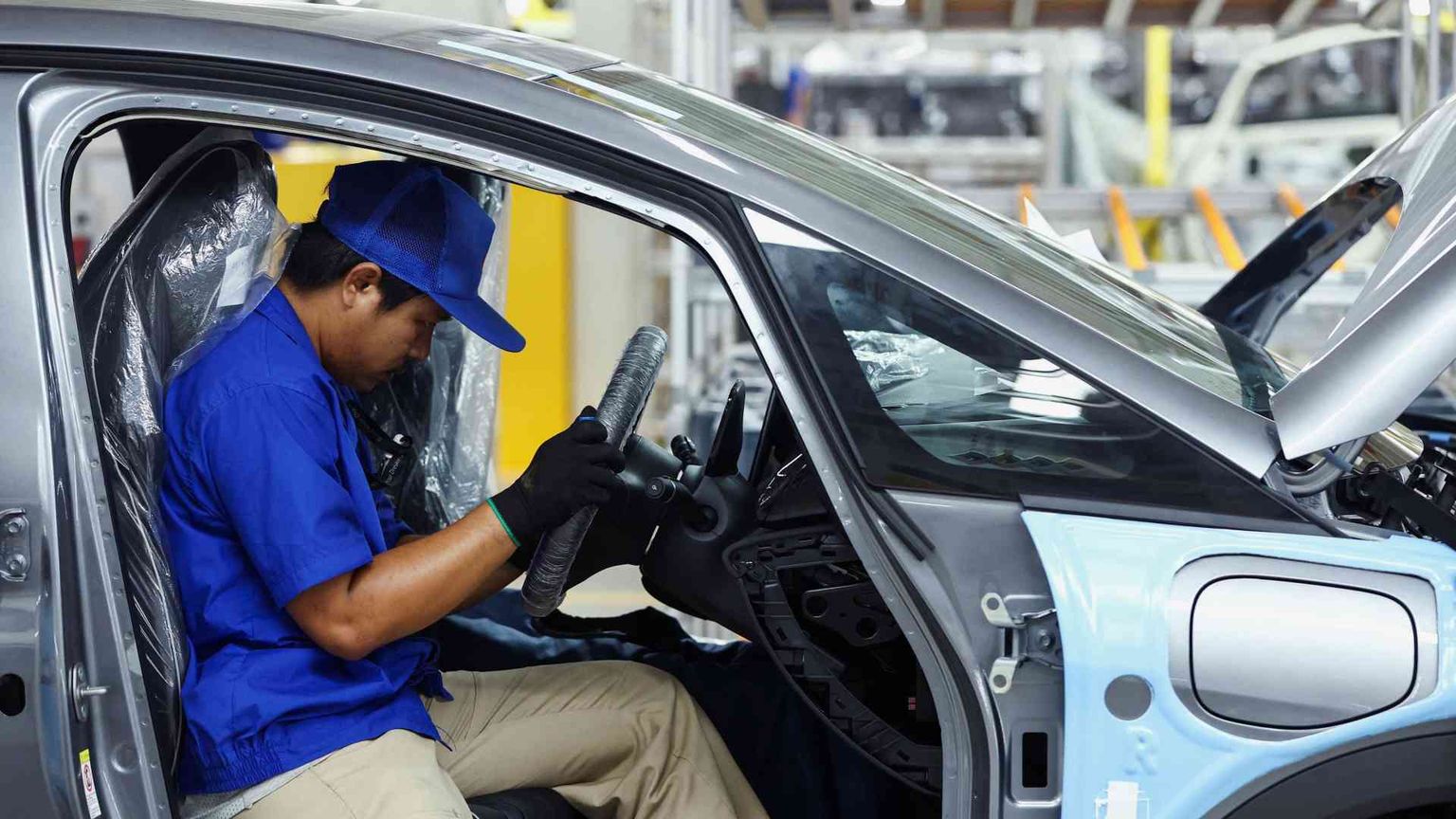 La Ue rincara i dazi su veicoli elettrici ma cerca un accordo con Pechino