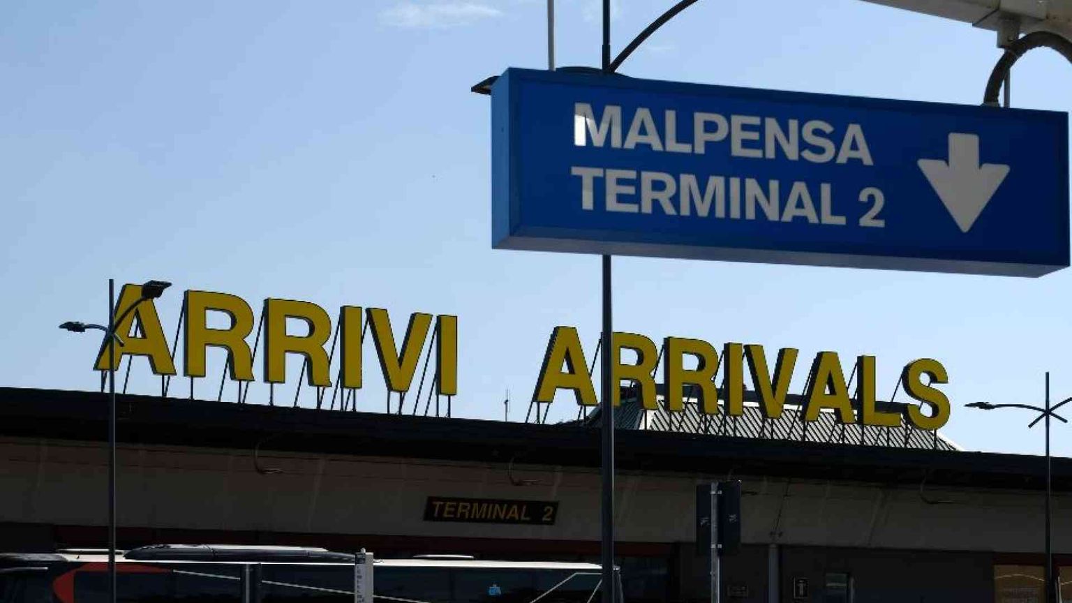 «No a Malpensa - Silvio Berlusconi». Figura divisiva. Pensiamoci un po’