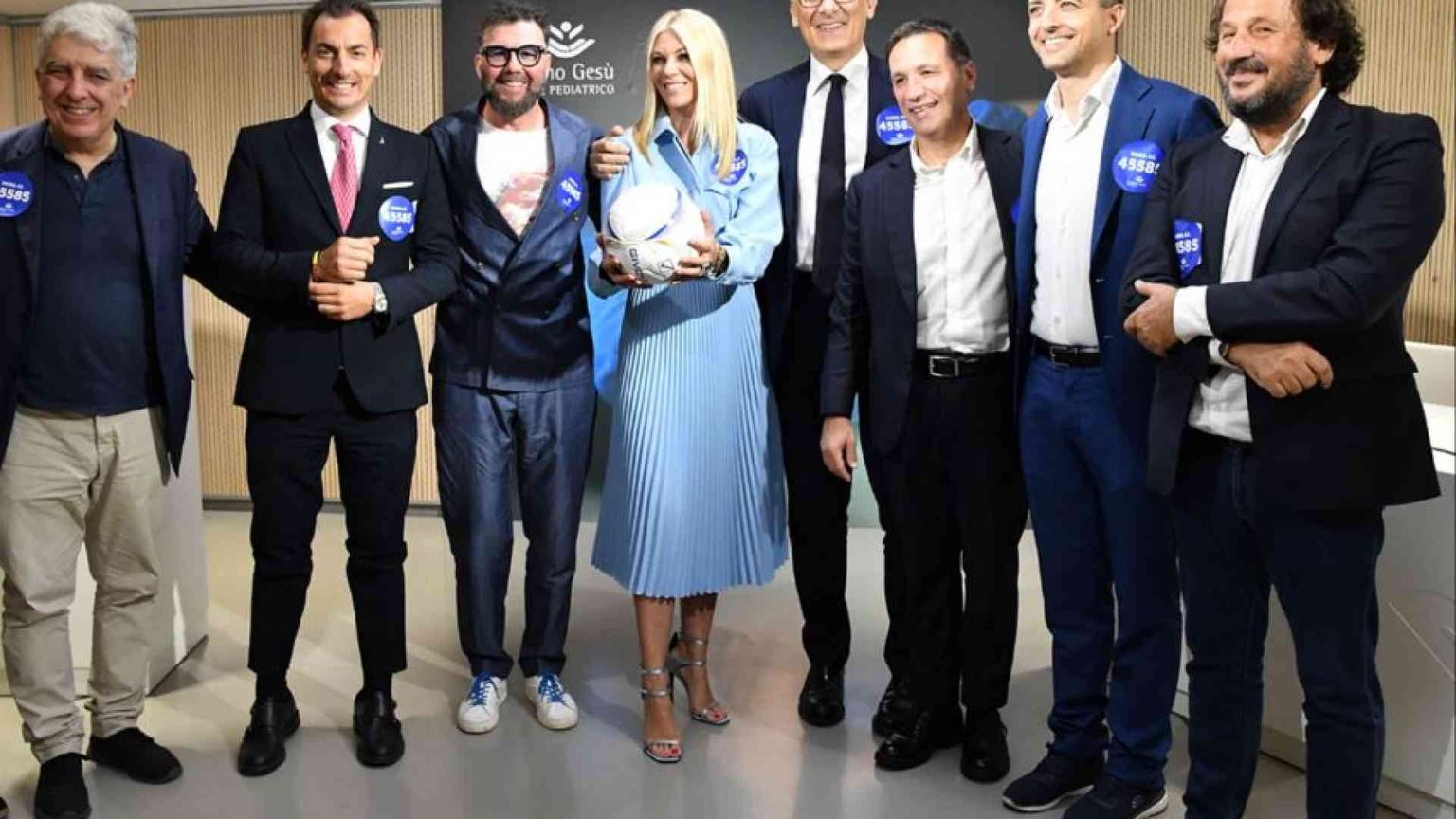 Politici e cantanti in campo nella Partita del cuore