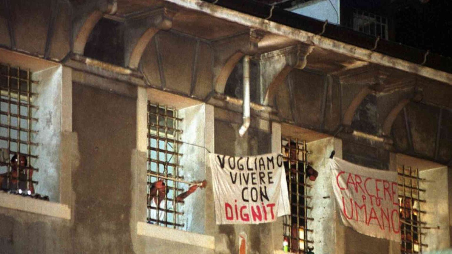 La rivolta, il detenuto morto, le parole del vescovo: Trieste è un caso