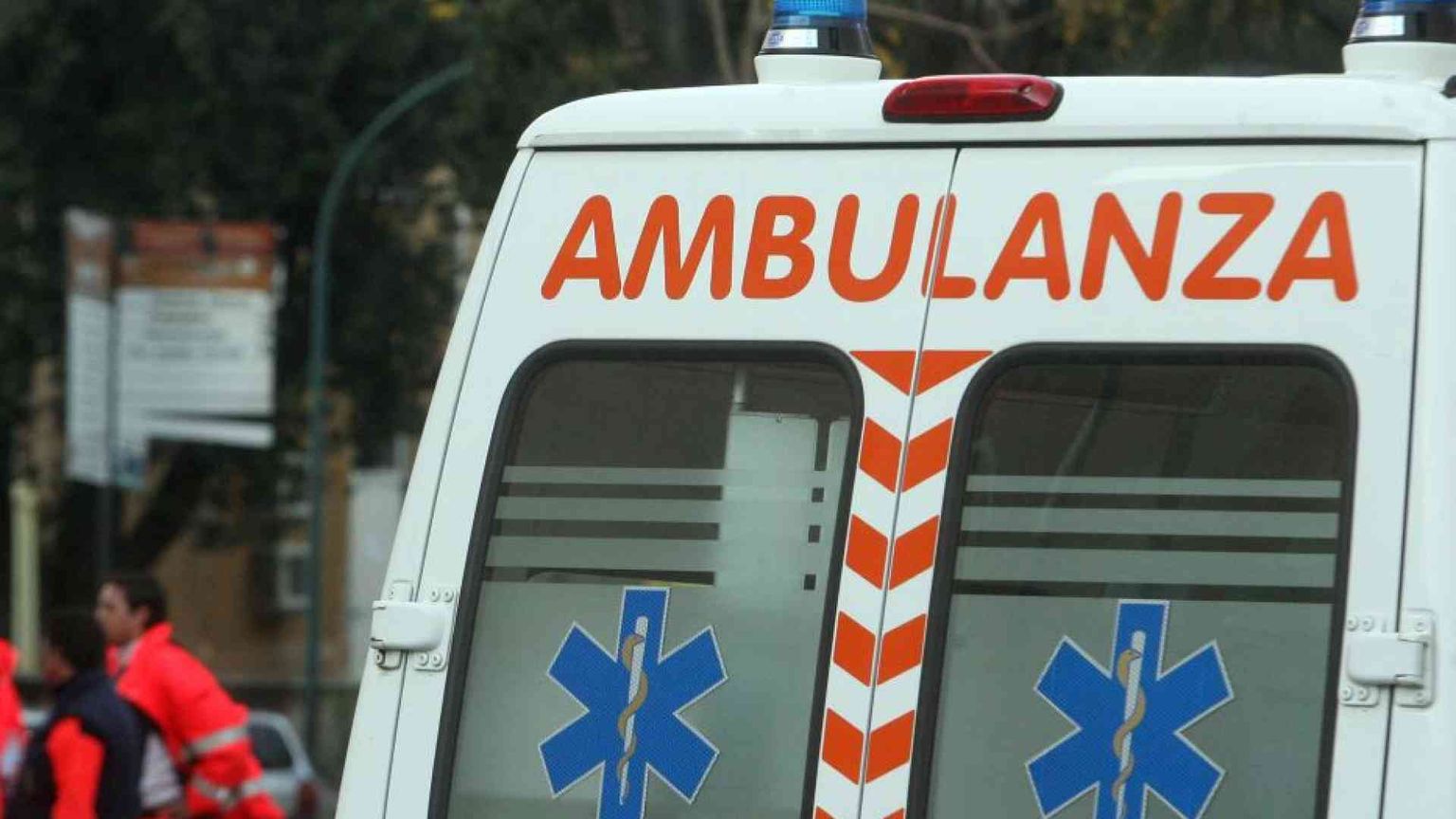 Una bambina di un anno muore di caldo in auto