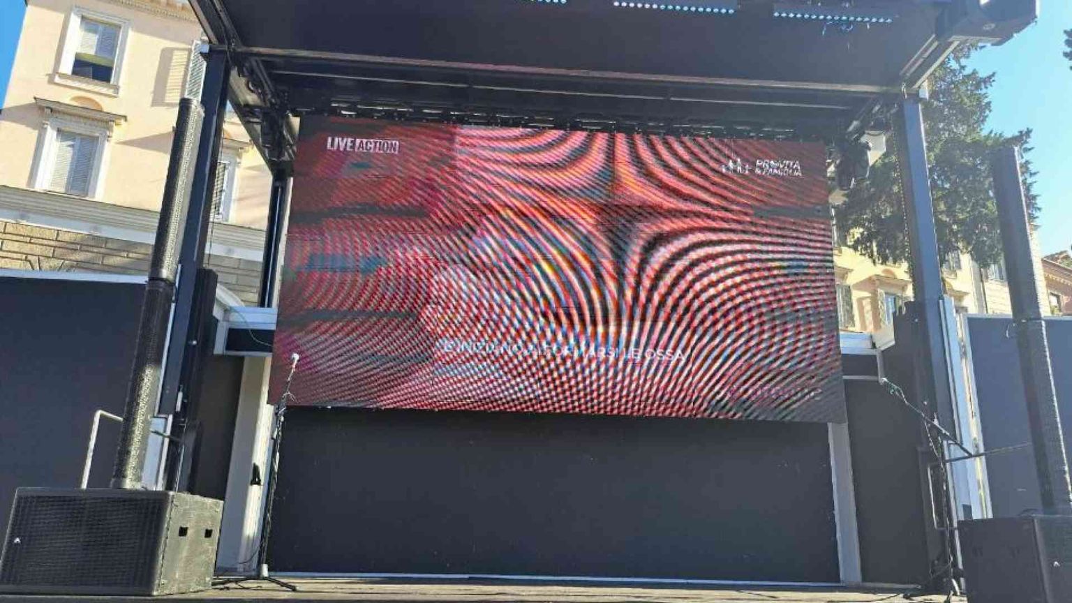 Polemiche a Bologna per la proiezione in piazza del video "Baby Olivia"