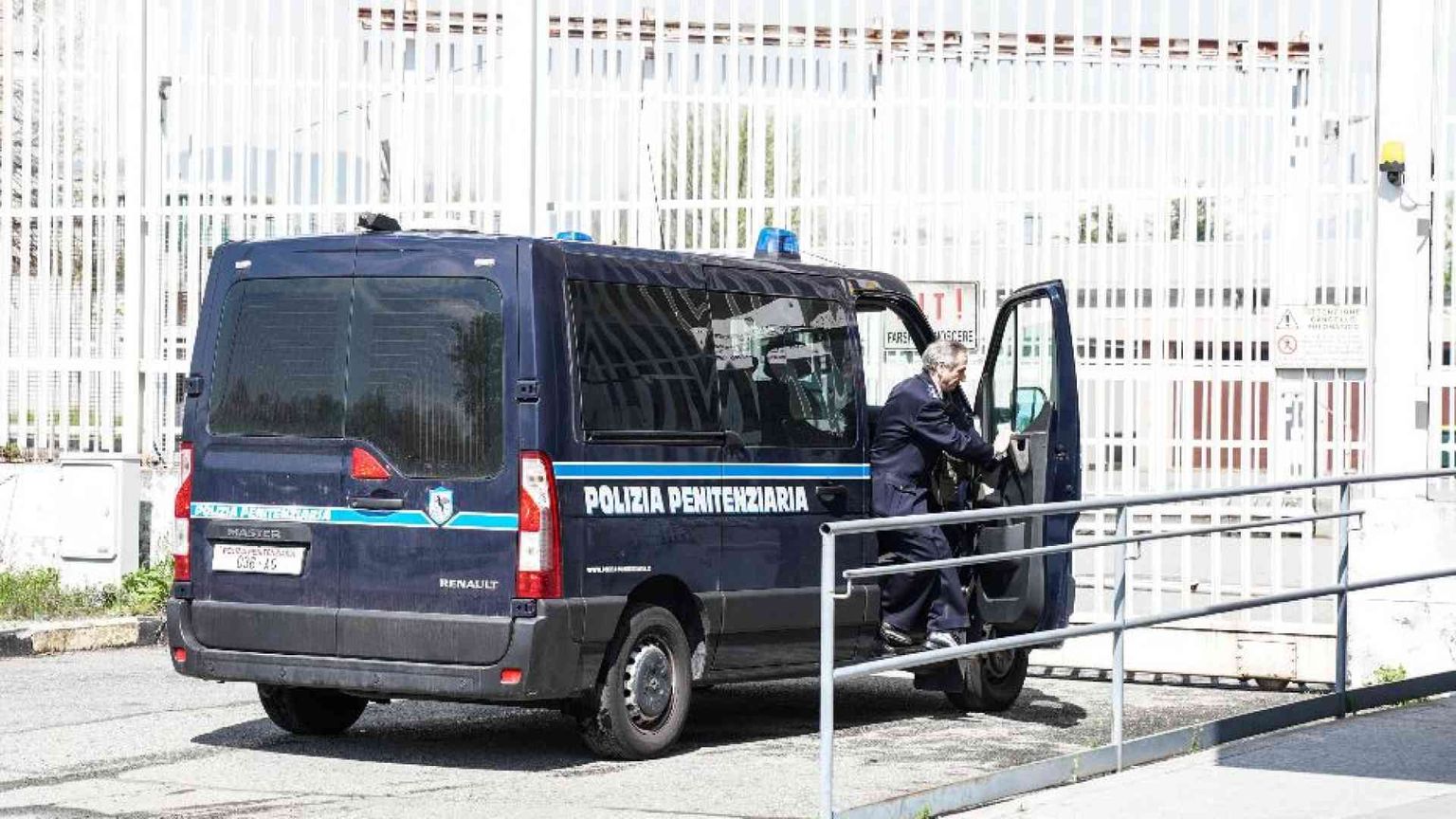 Le carceri (anche minorili) scoppiano: presenze al 130%, proteste, suicidi