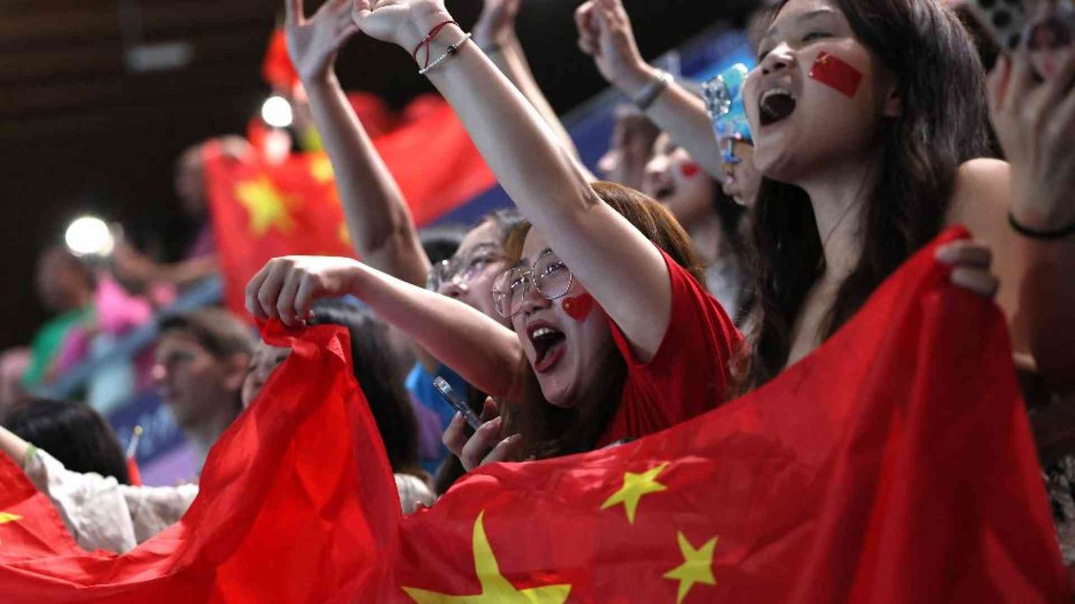 Consumisti, disincantati, single: giovani cinesi "sdraiati"