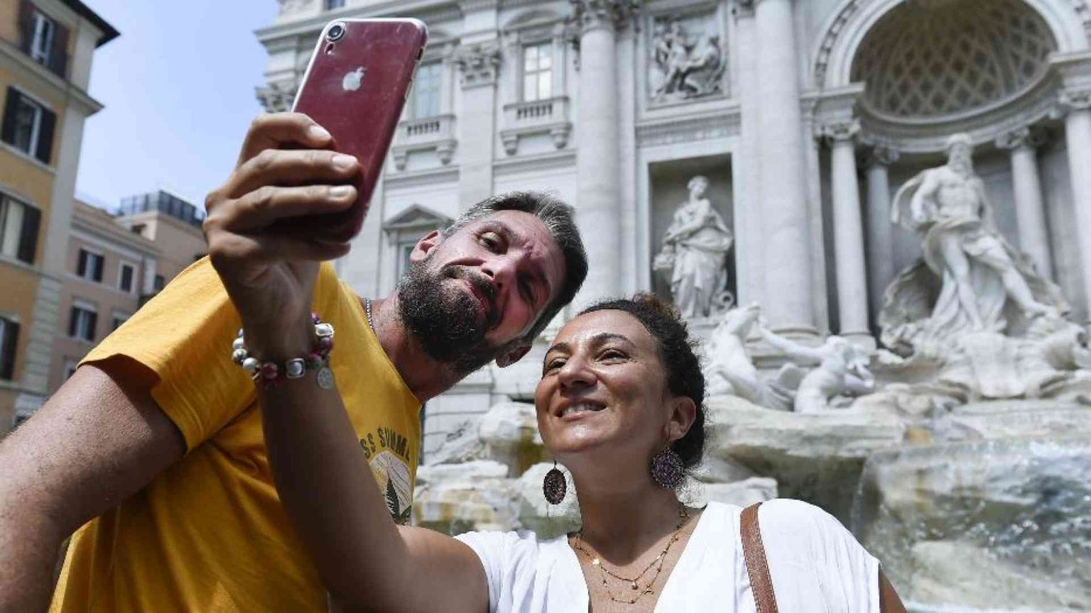 Arriva la stretta sugli affitti brevi, ma i Comuni vogliono più limiti