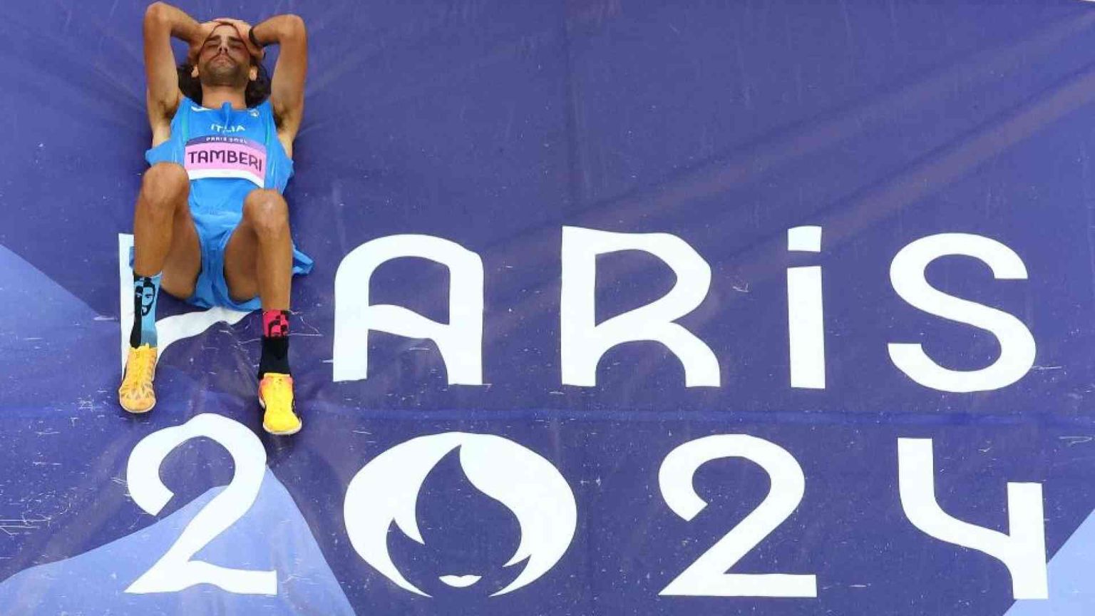 Lacrime e applausi per Gimbo Tamberi. E Parigi si alza in piedi