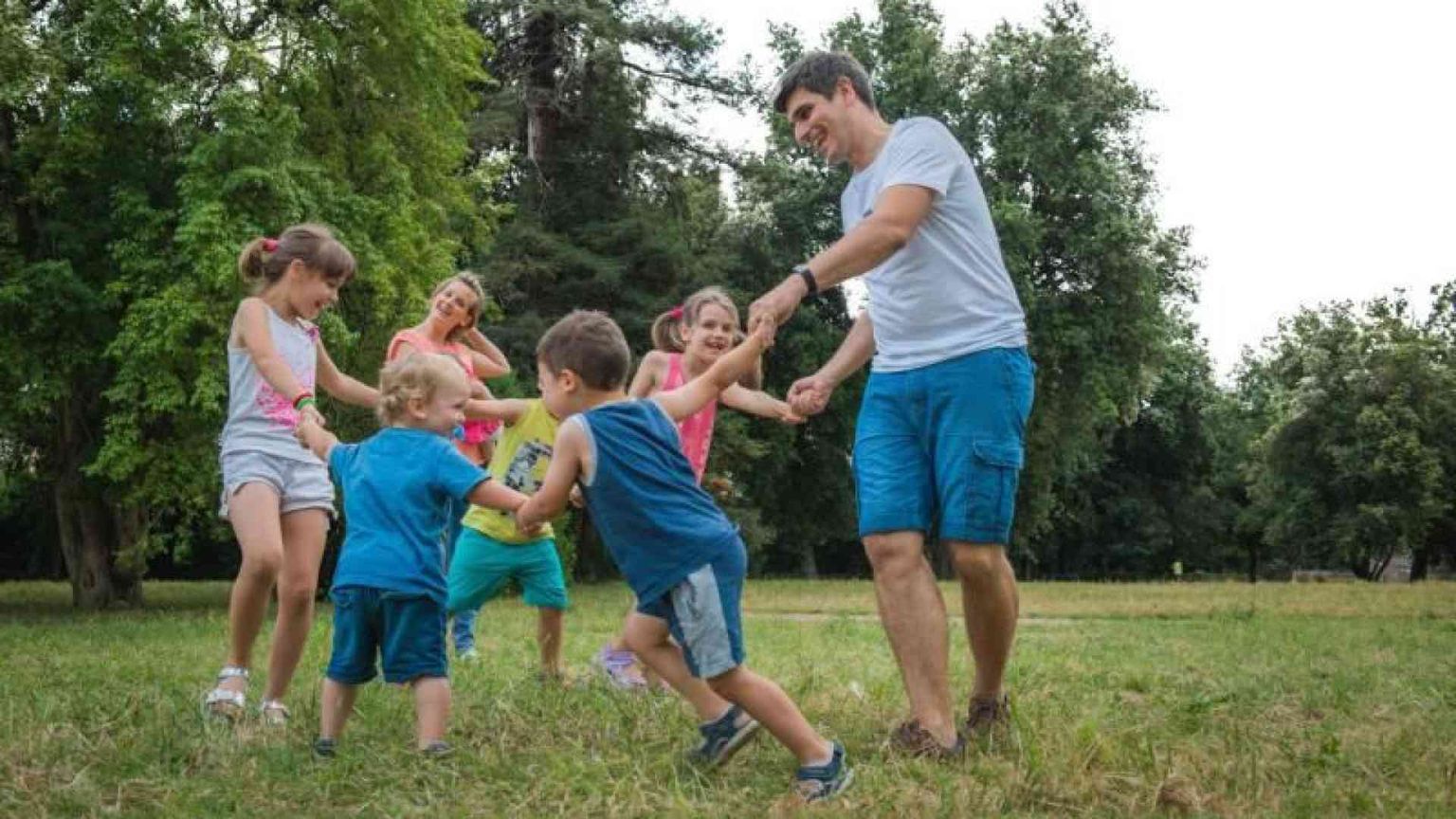 Sono poche e più povere, ma felici. Il segreto delle famiglie numerose d’Italia