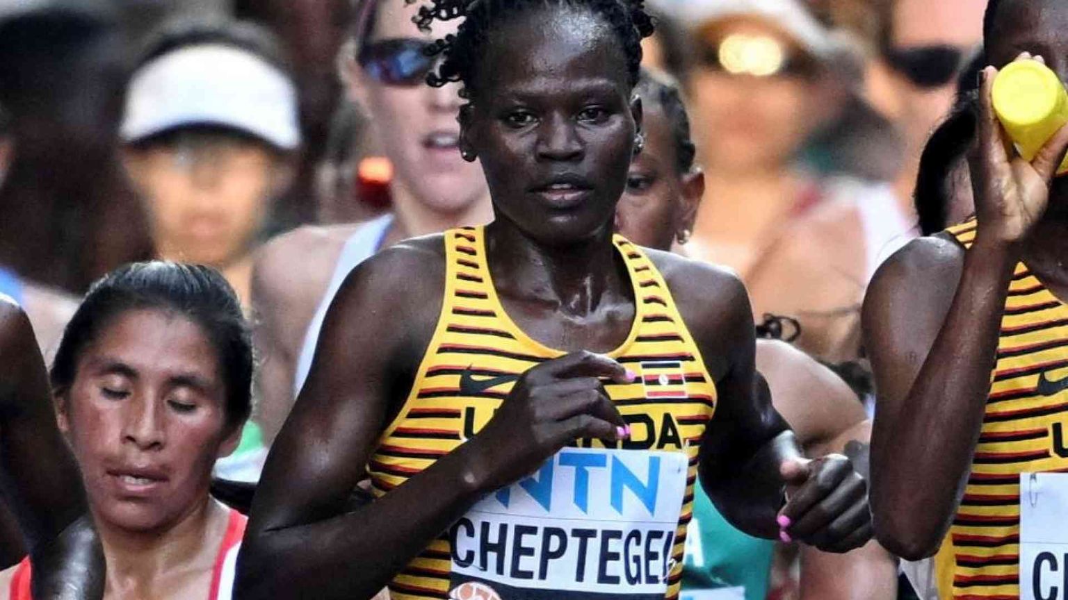 La maratoneta ugandese Rebecca Cheptegei è morta bruciata dal compagno