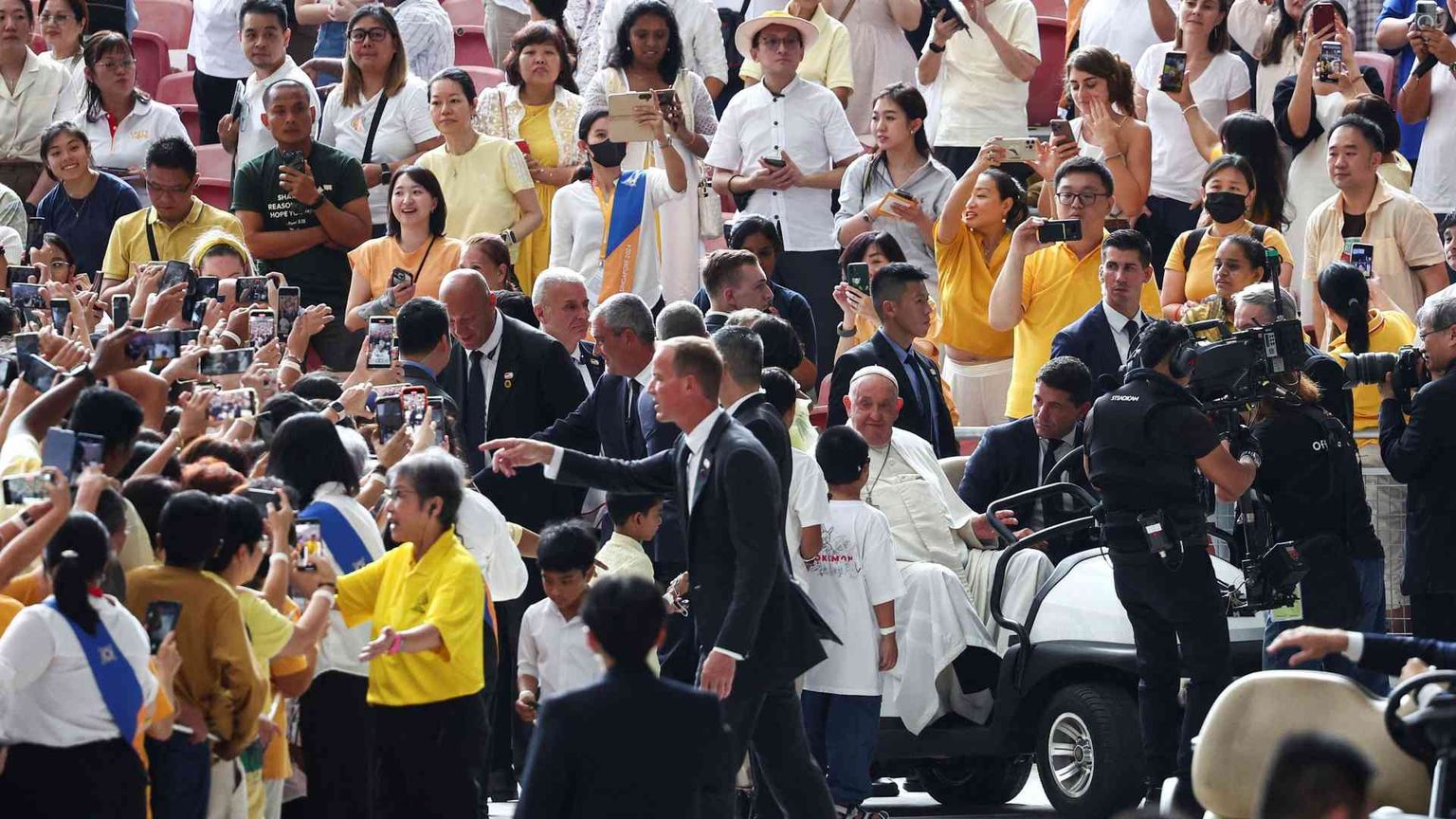 L'omelia del Papa: «Senza amore non si costruisce niente»