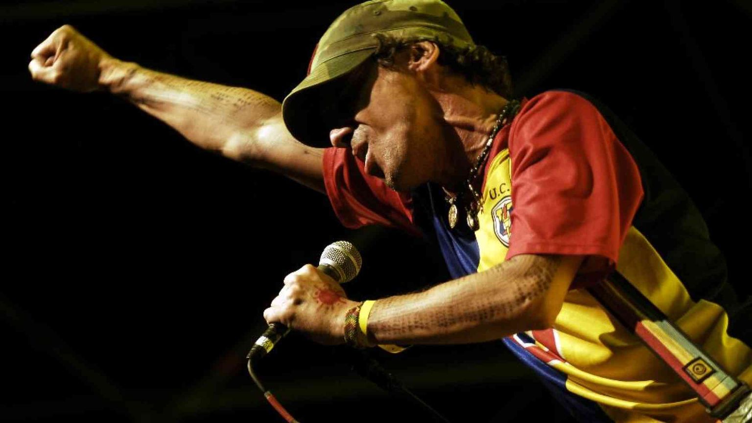 Nel suo nuovo disco Manu Chao canta la voce degli ultimi