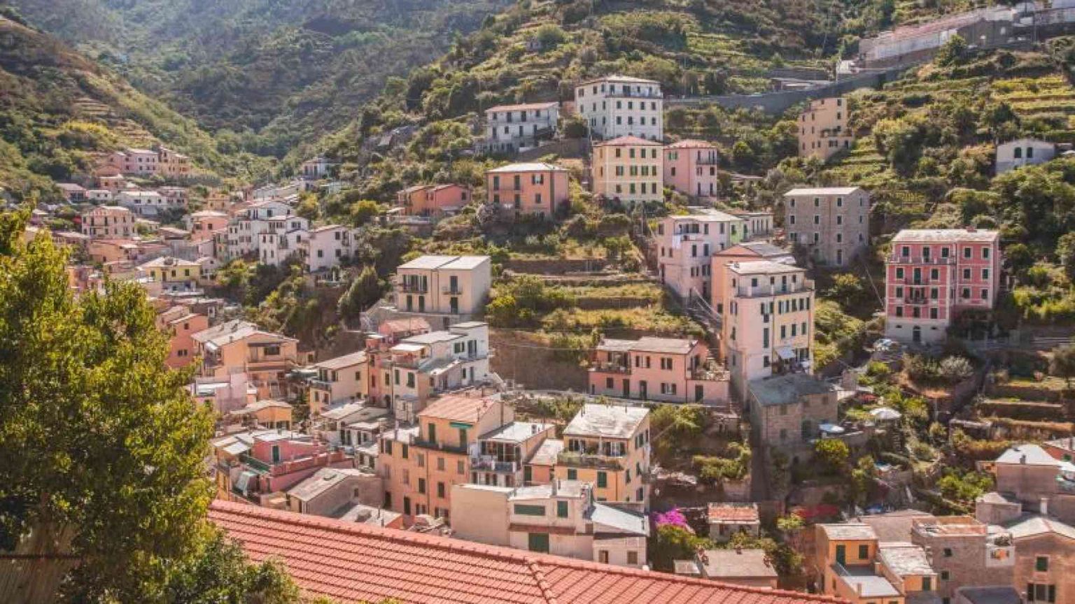 Nelle Cinque Terre rifugiati al lavoro: dalla vigna speranza e dignità
