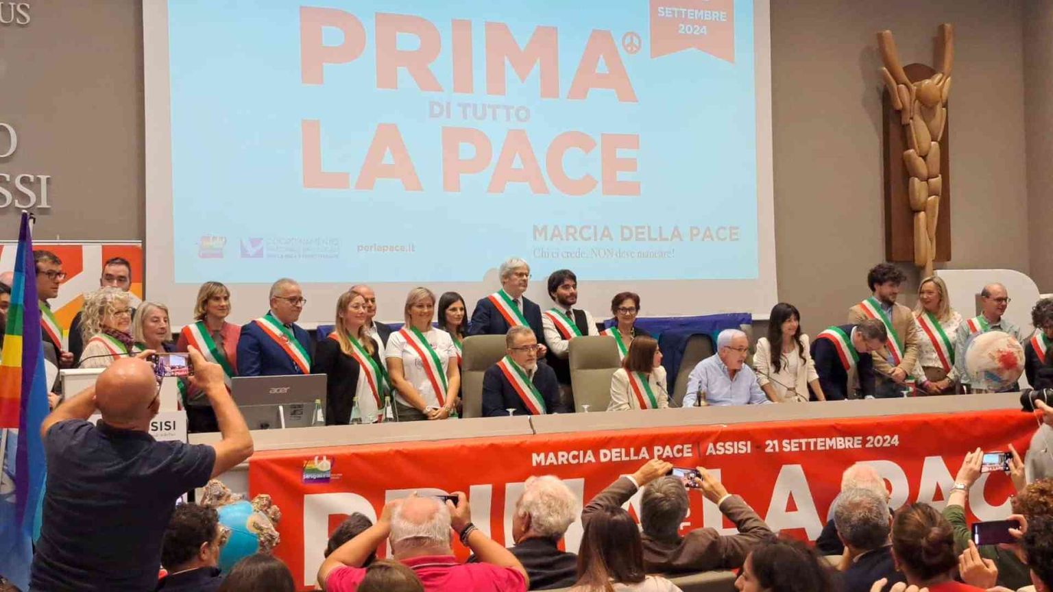 Prove di pace ad Assisi: il convegno dei «pacificatori»