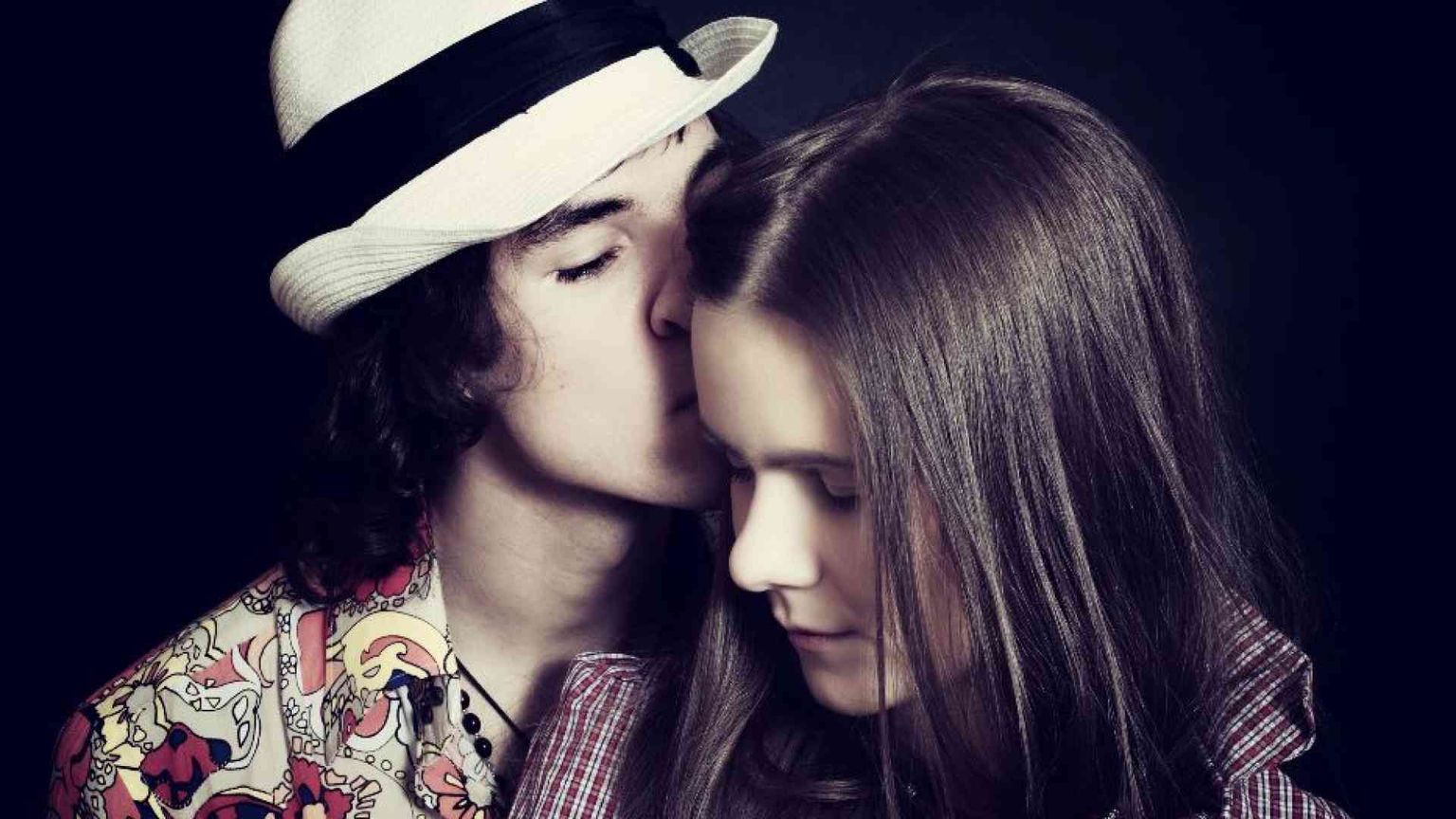 «Se ti obbliga a togliere il rossetto è già amore tossico»