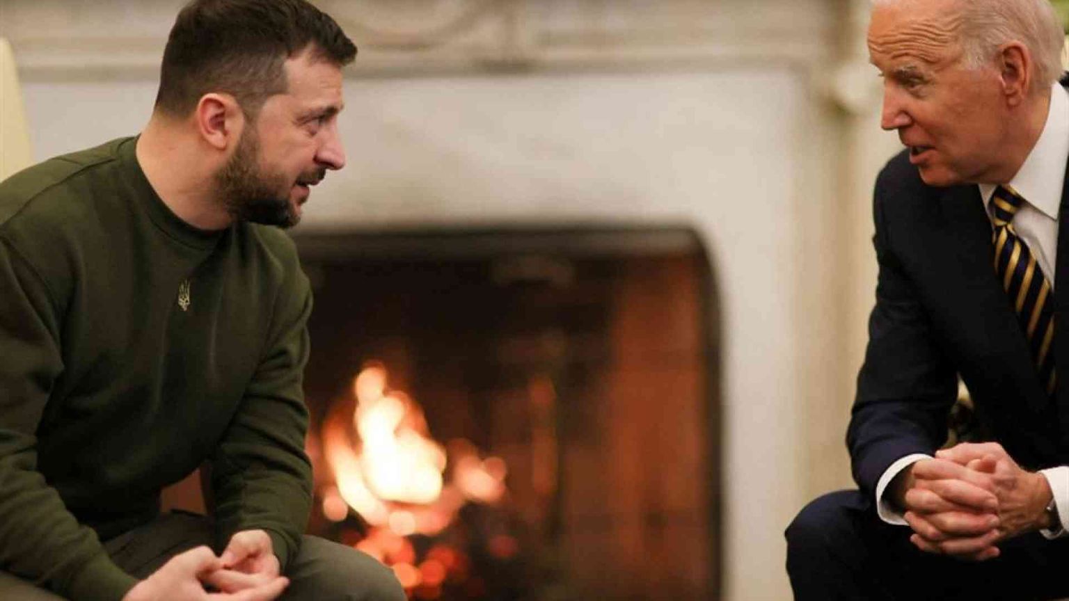 Biden riceve Zelensky e promette nuove armi. Putin prepara la "lista atomica"