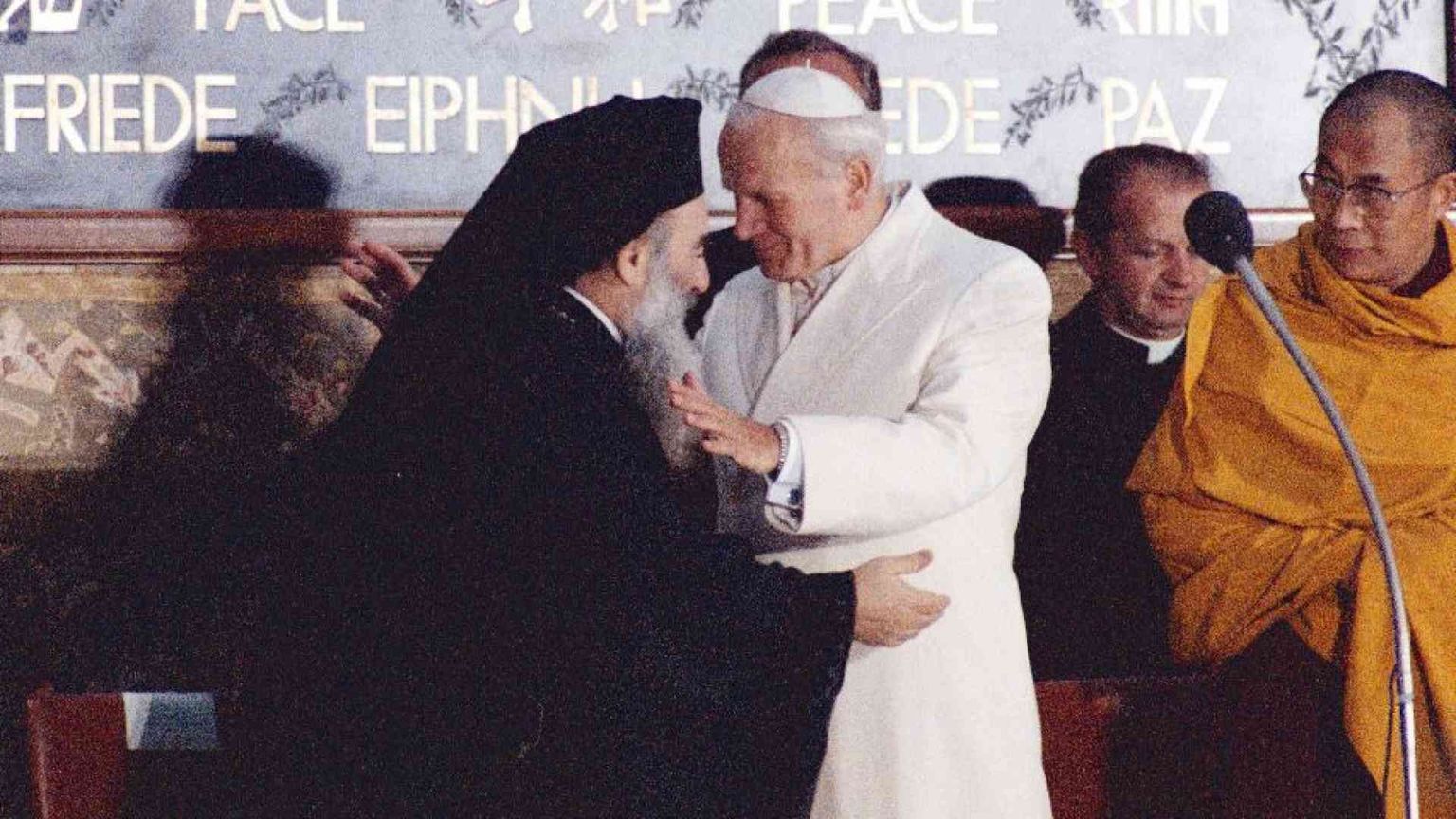 Il Papa: Assisi insegna, il dialogo è la sola strada possibile per la pace