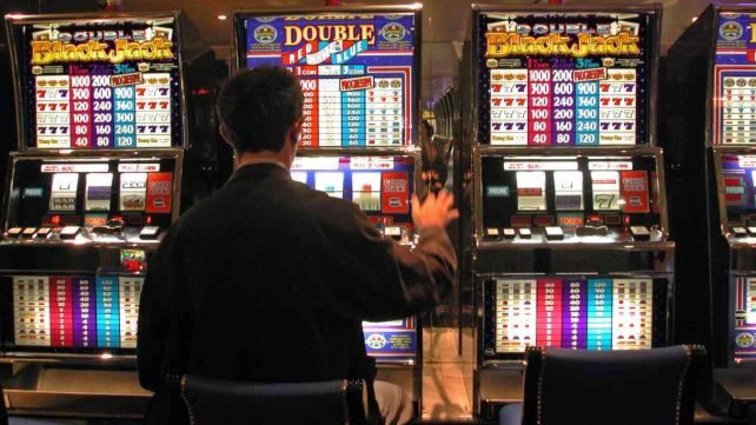 Azzardo: nel 2024 le slot sfileranno agli italiani 160 miliardi di euro