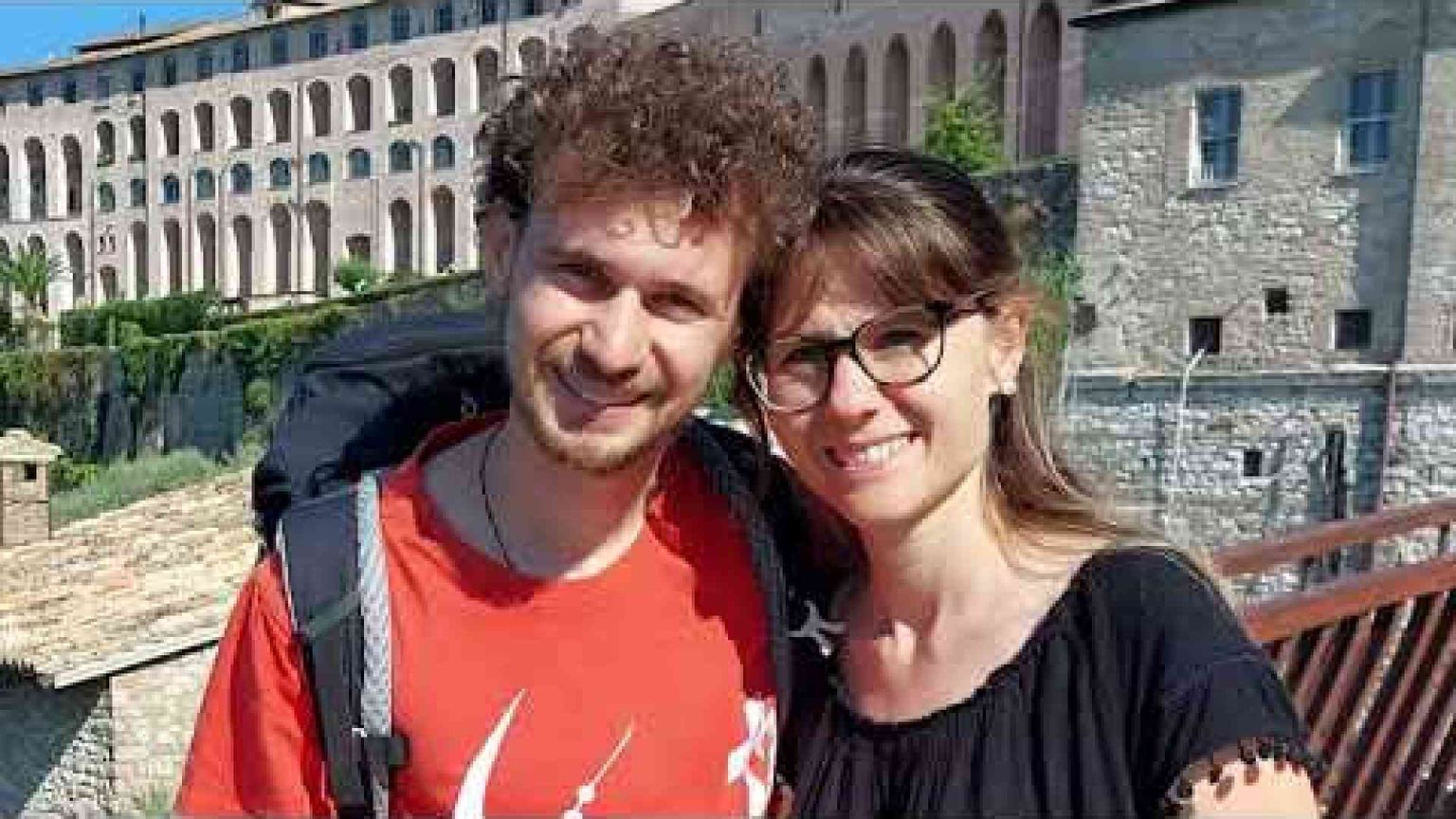 Silvia e Giovanni: il viaggio di nozze? A piedi sulla Via Lauretana