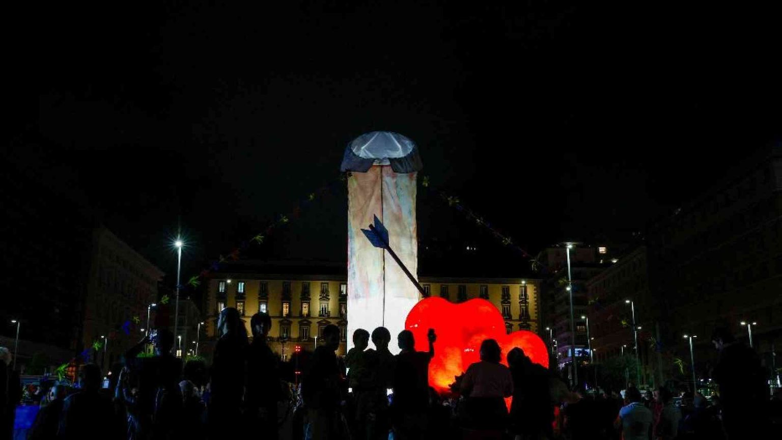 Il Pulcinella di Pesce e le vere necessità di Napoli