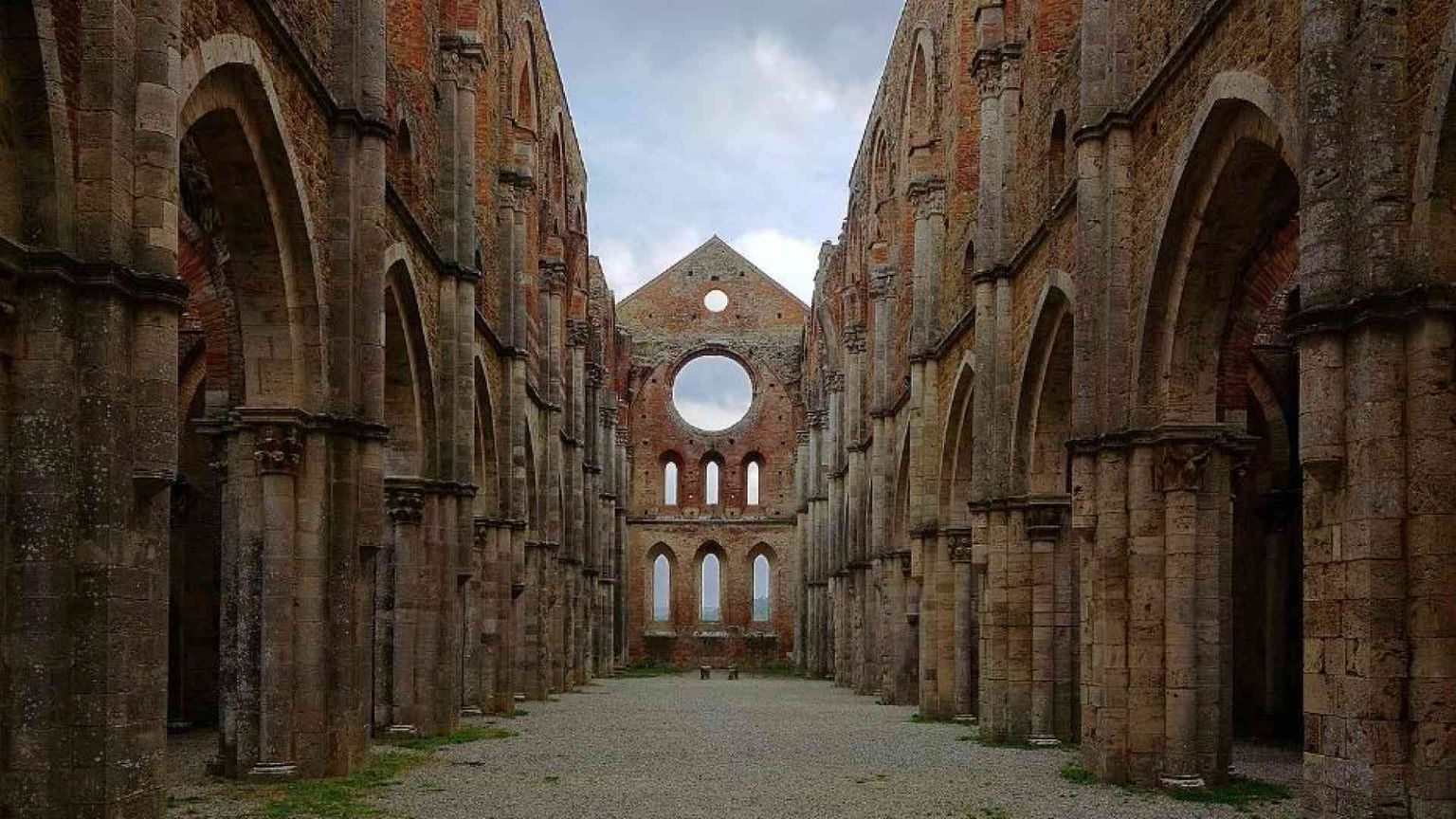 La spada nella roccia? È in Toscana a San Galgano