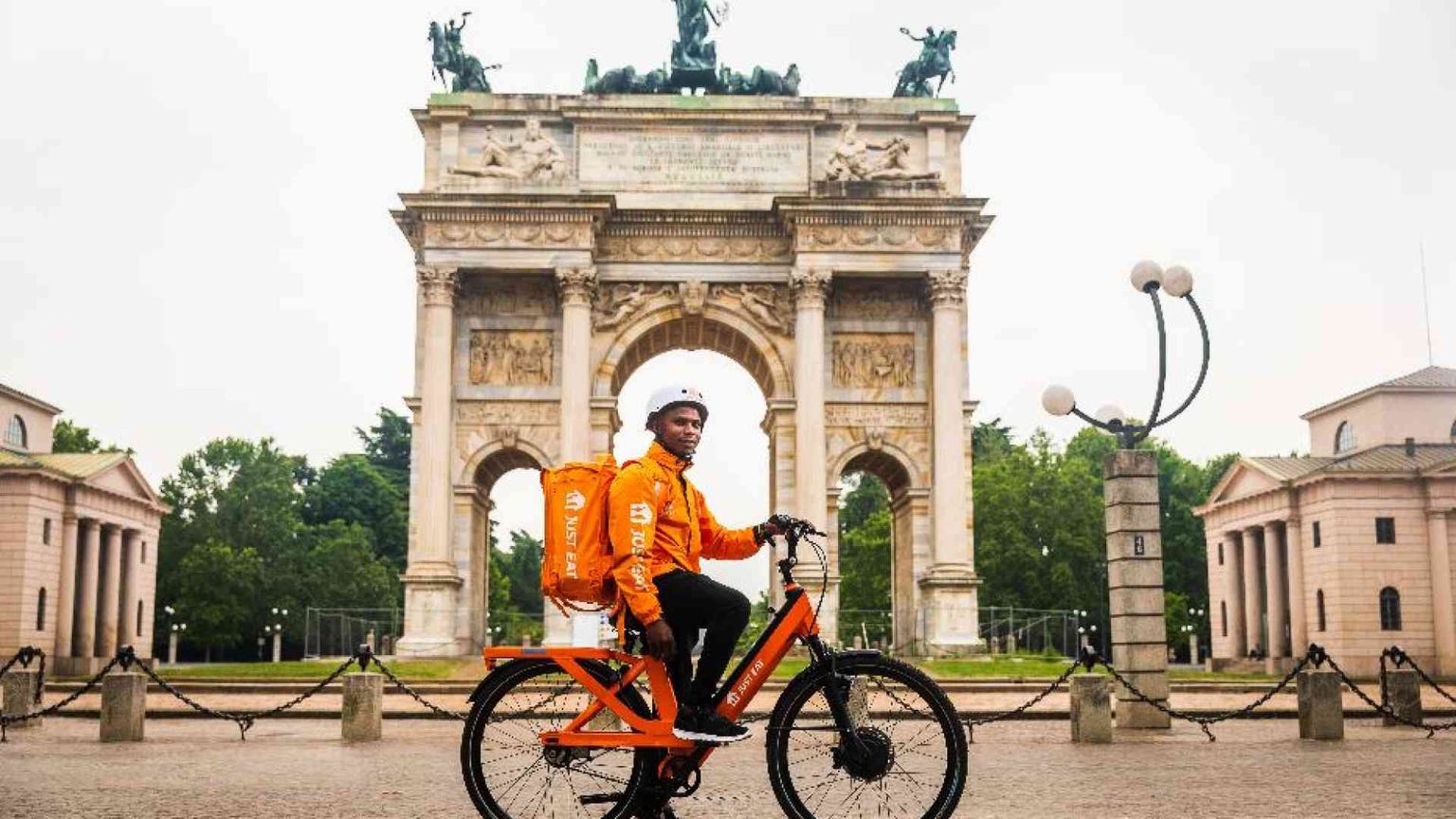 Una giornata in sella con il rider Loki: «Tempo batte prezzo»