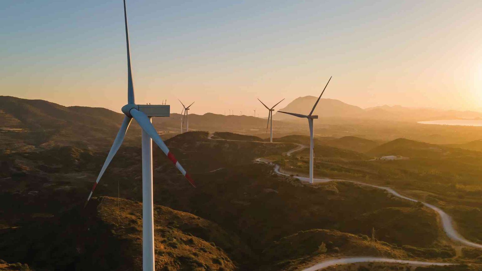 Nel 2023 meno dipendenza dall'estero, ma servono più investimenti