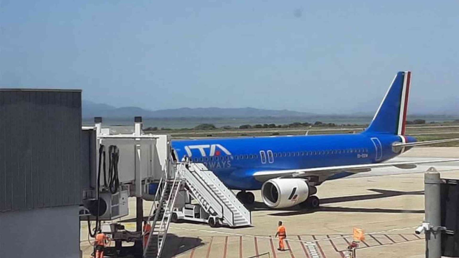 Il costo dei voli penalizza la Sardegna e la allontana dall'Italia