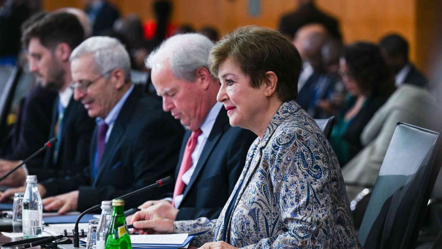 Fmi: «La crescita globale resiste alle incertezze. Ma rischi in aumento»