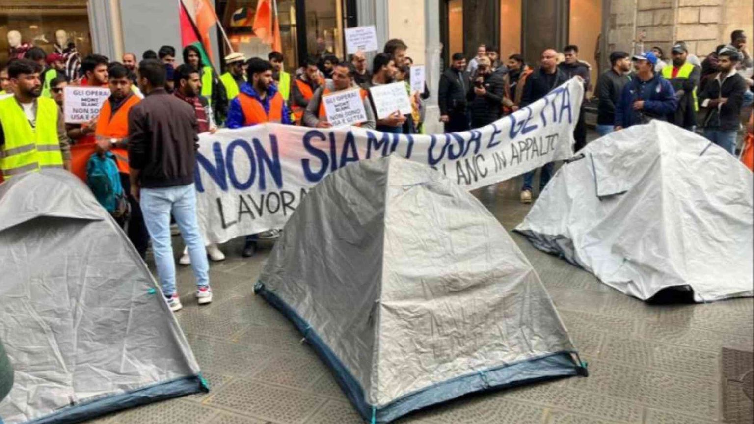 Operai prima sfruttati e poi licenziati, il caso delle borse Montblanc