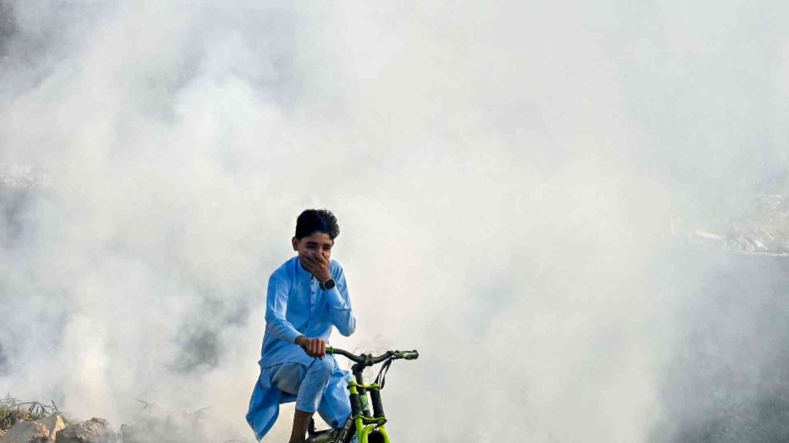Quando l'aria diventa un nemico: Lahore nella morsa dello smog