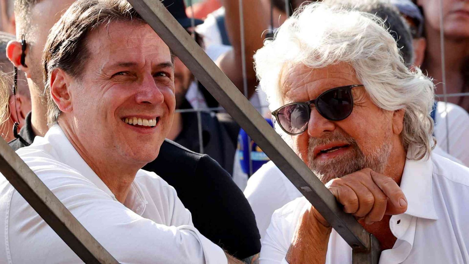 Conte "rottama" Grillo: dal nome al simbolo, ecco la rivoluzione 5 stelle