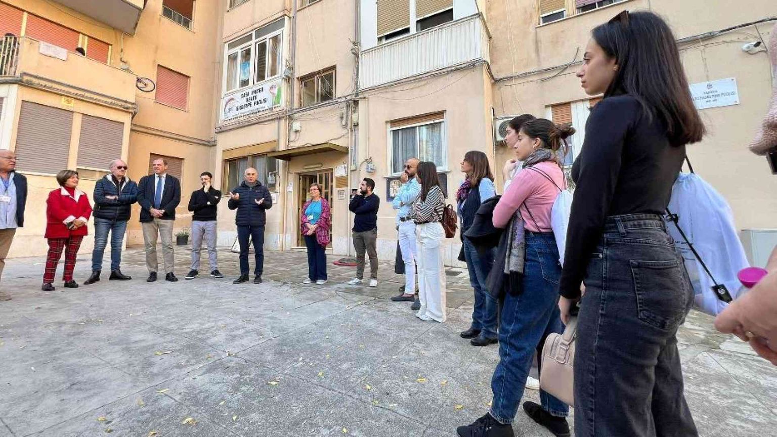 I giovani del Mediterraneo “adottano” migranti e famiglie in difficoltà