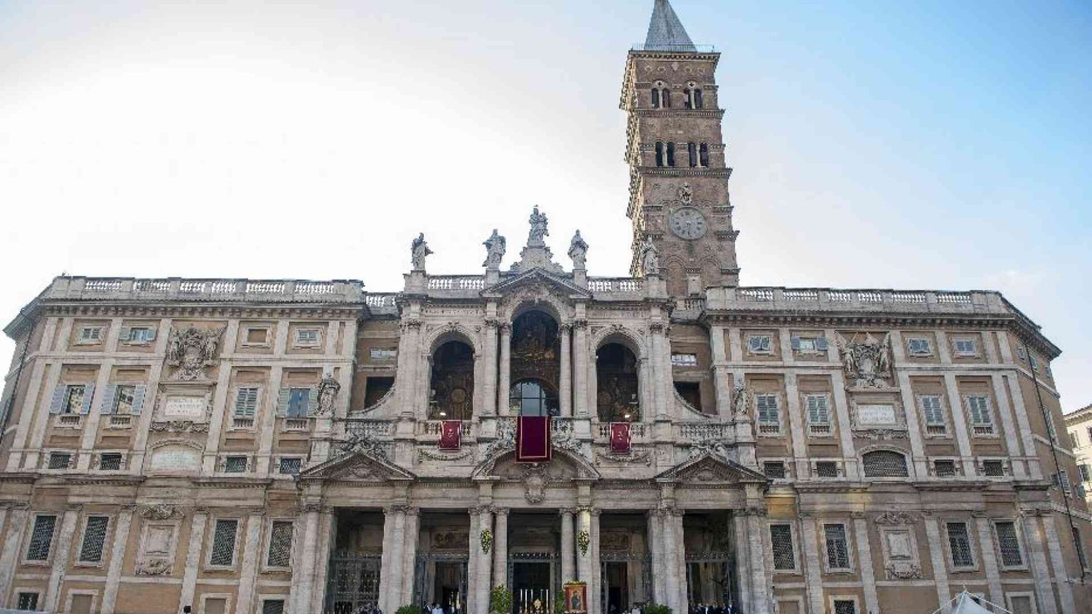 Il Papa istituisce la festa dei santi "della porta accanto"