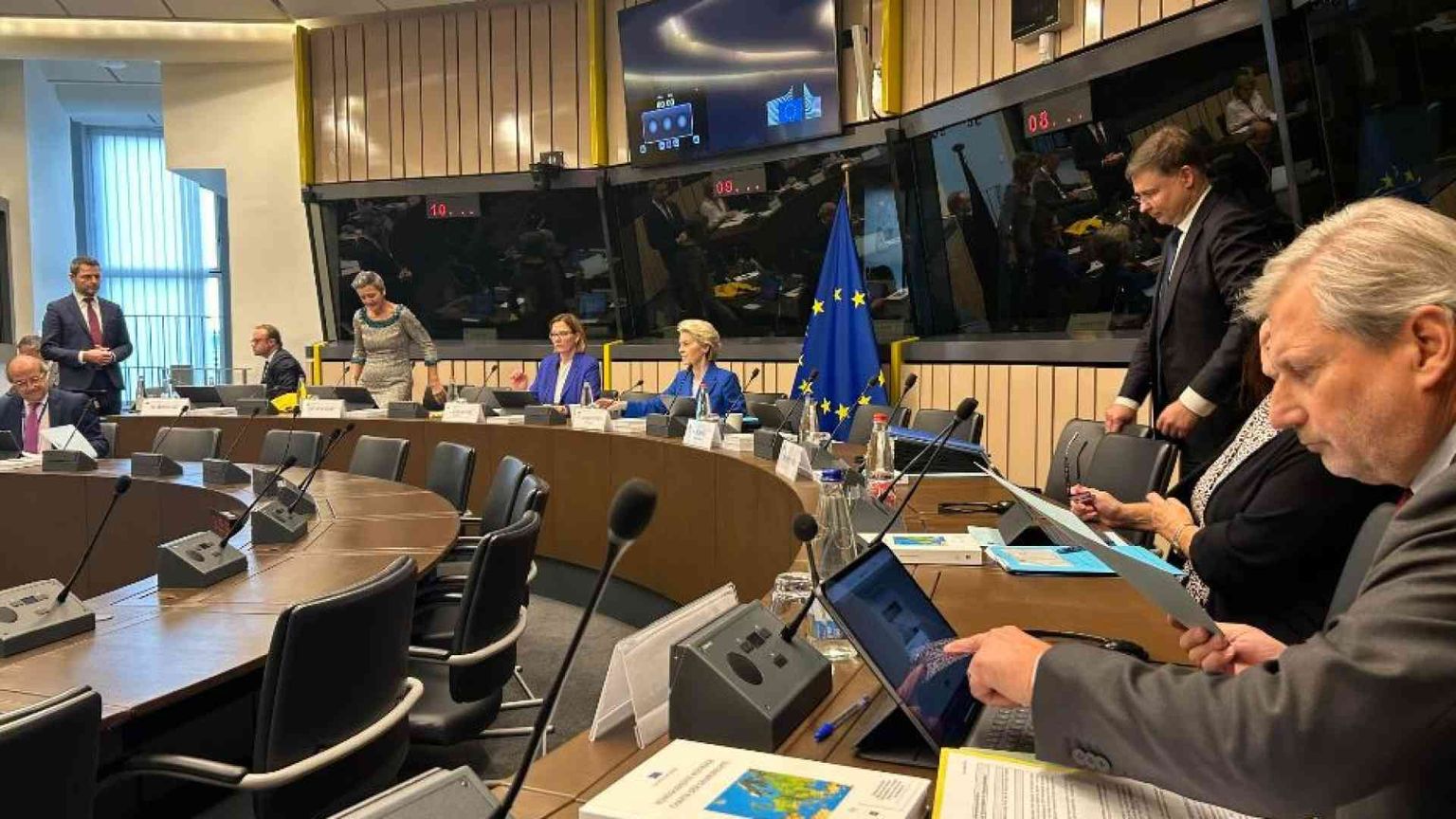 Via libera del Parlamento Ue alla nuova Commissione (con soli 370 voti)