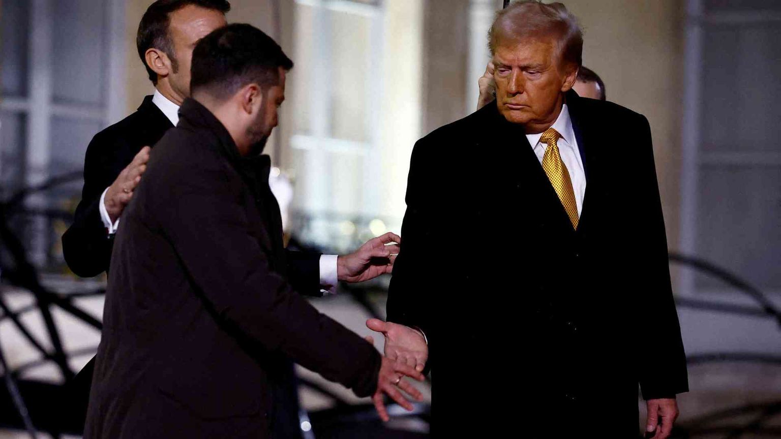 Trump minaccia: senza una difesa armata, Usa fuori dalla Nato