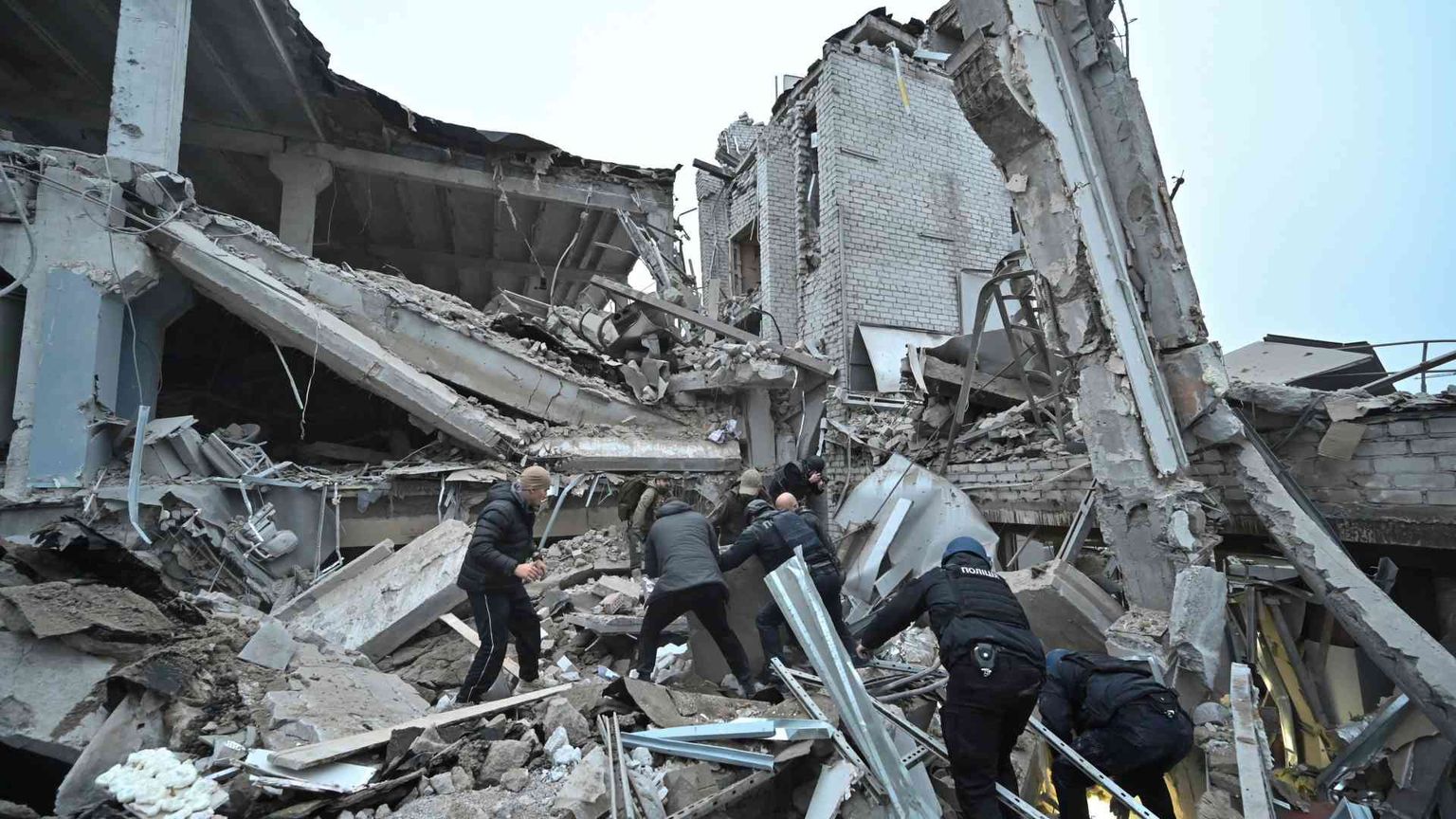 Nel 2024 oltre 100 disastri naturali e 56 conflitti