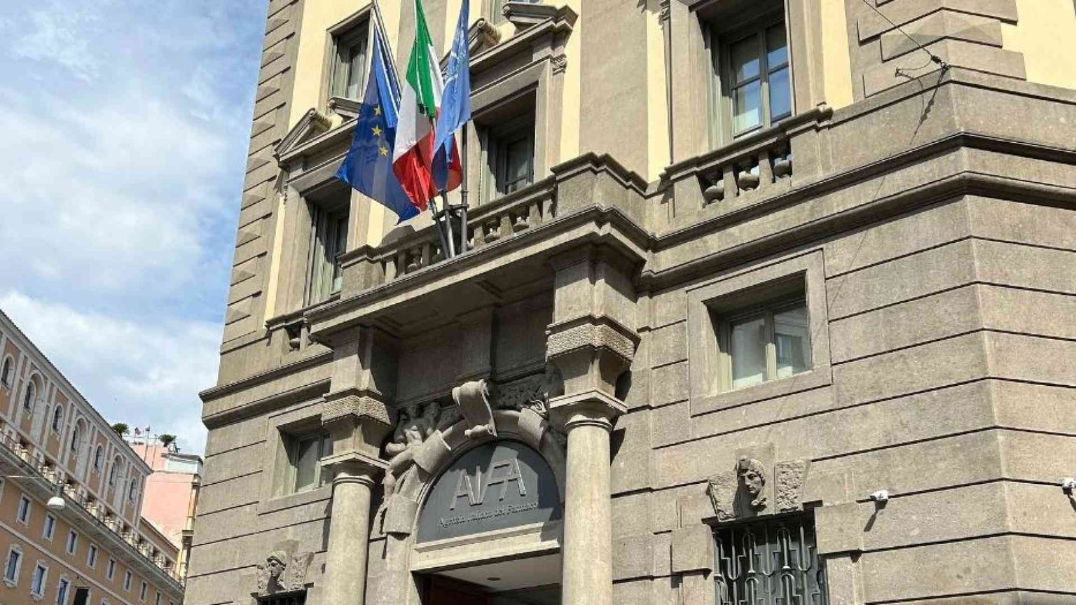 L'Agenzia del farmaco: stop ai conflitti di interesse