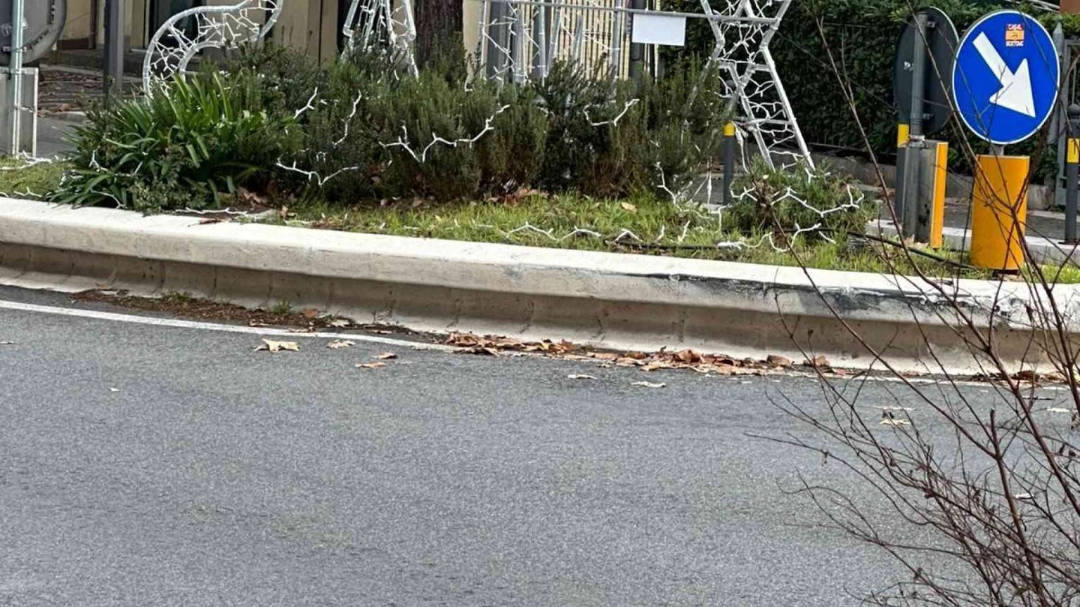 Il Natale e “Merry X Mas”: quelle gaffe dei Comuni