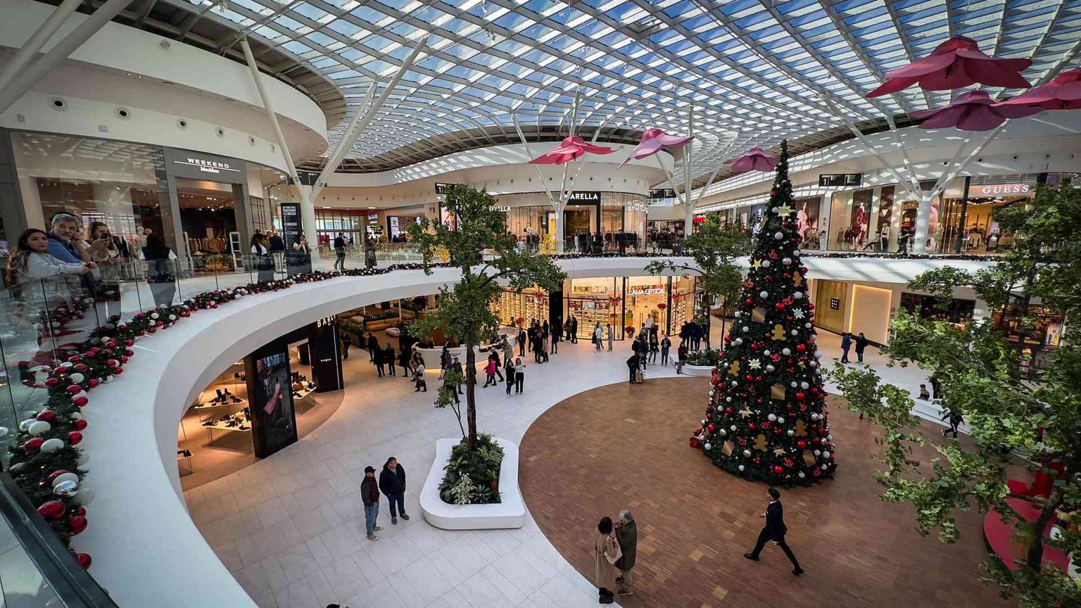 Negozi chiusi per legge nei super-festivi: a chi piace l'idea e a chi no