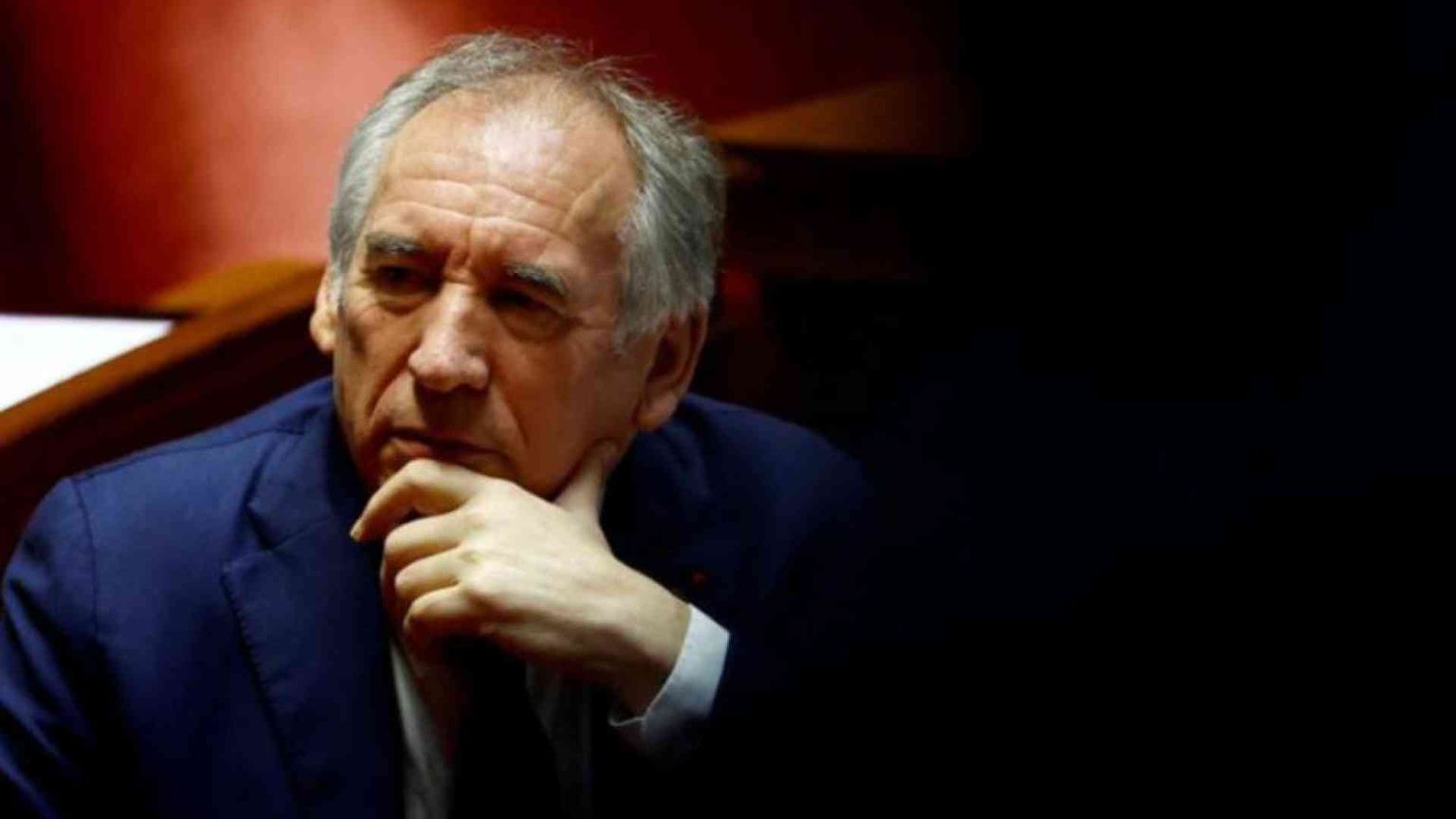 Bayrou pesca a destra e trova il governo. La sinistra: è una provocazione