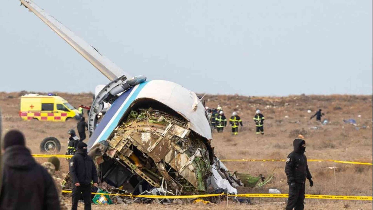 L'aereo azero caduto a Natale: «Colpito dalla contraerea russa»