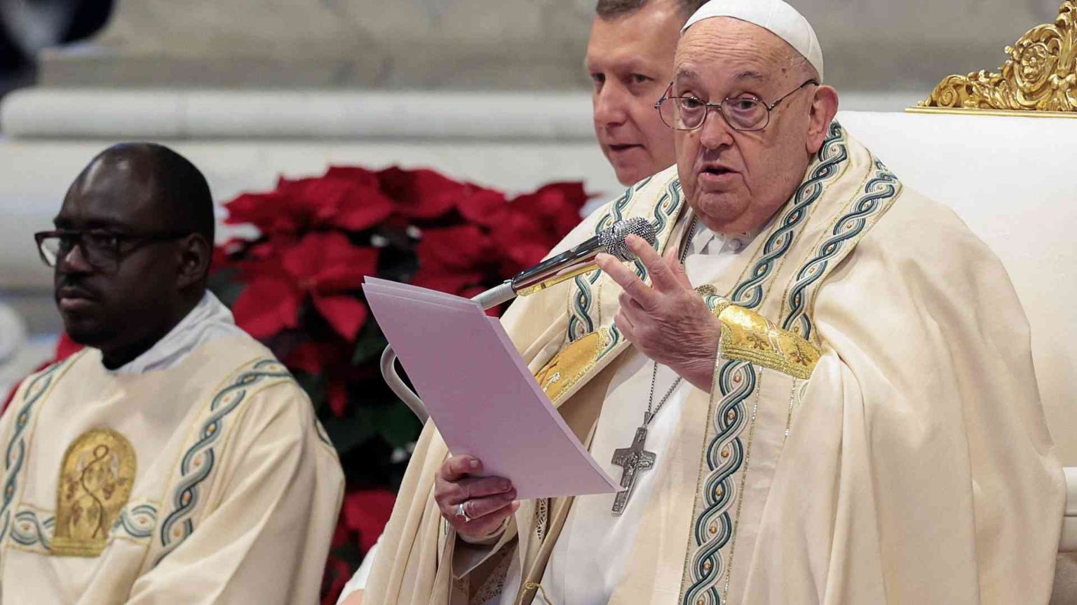 Il Papa affida a Maria il nuovo anno: pace e rispetto della vita