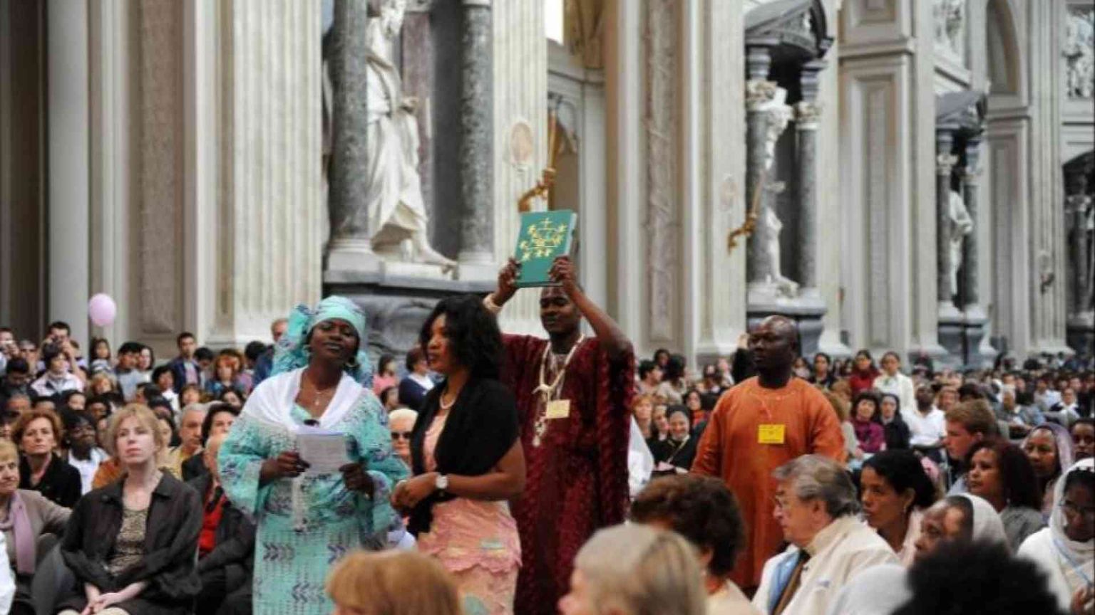 Il Vangelo sempre più senza frontiere: tra i migranti il 47% è cristiano