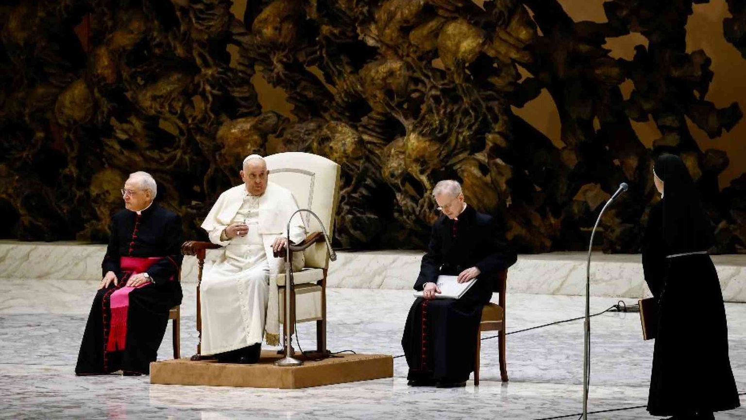 Il Papa: chiunque danneggia un bambino dovrà renderne conto a Dio