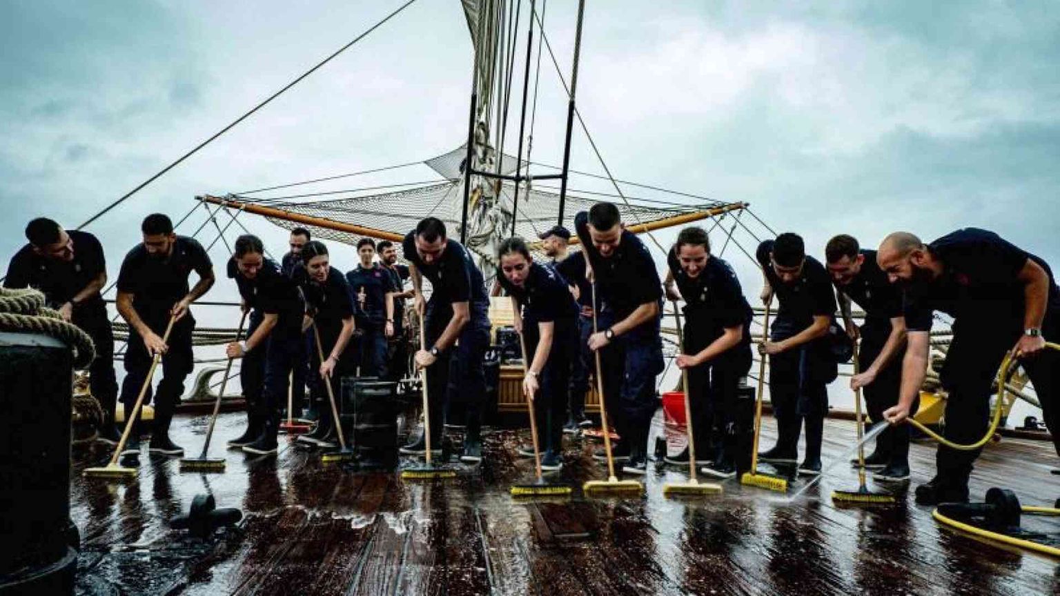 Navigare tra bellezza e umanità: l’altra faccia dell’Amerigo Vespucci